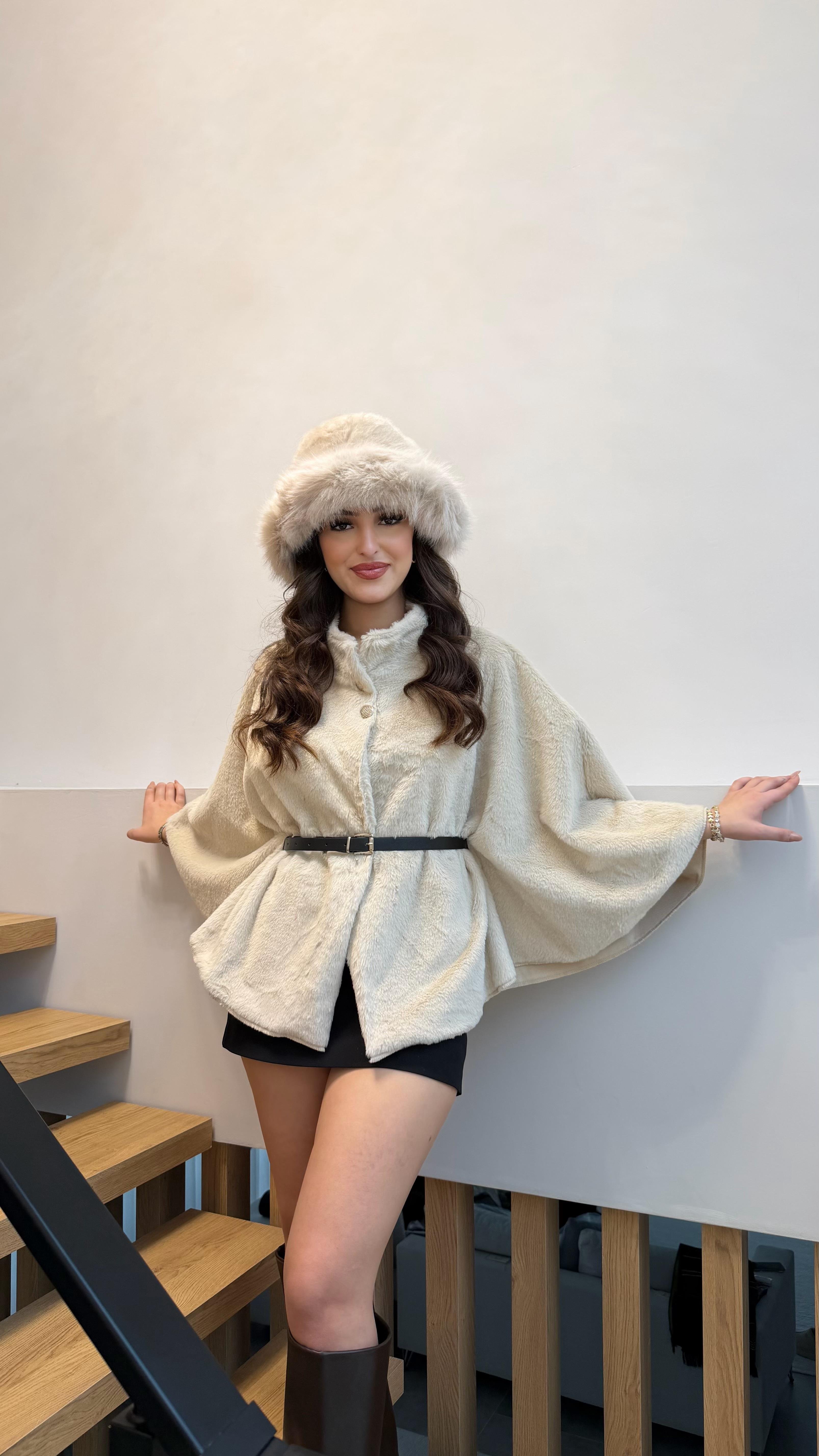 Peluş Kemerli Panço Krem