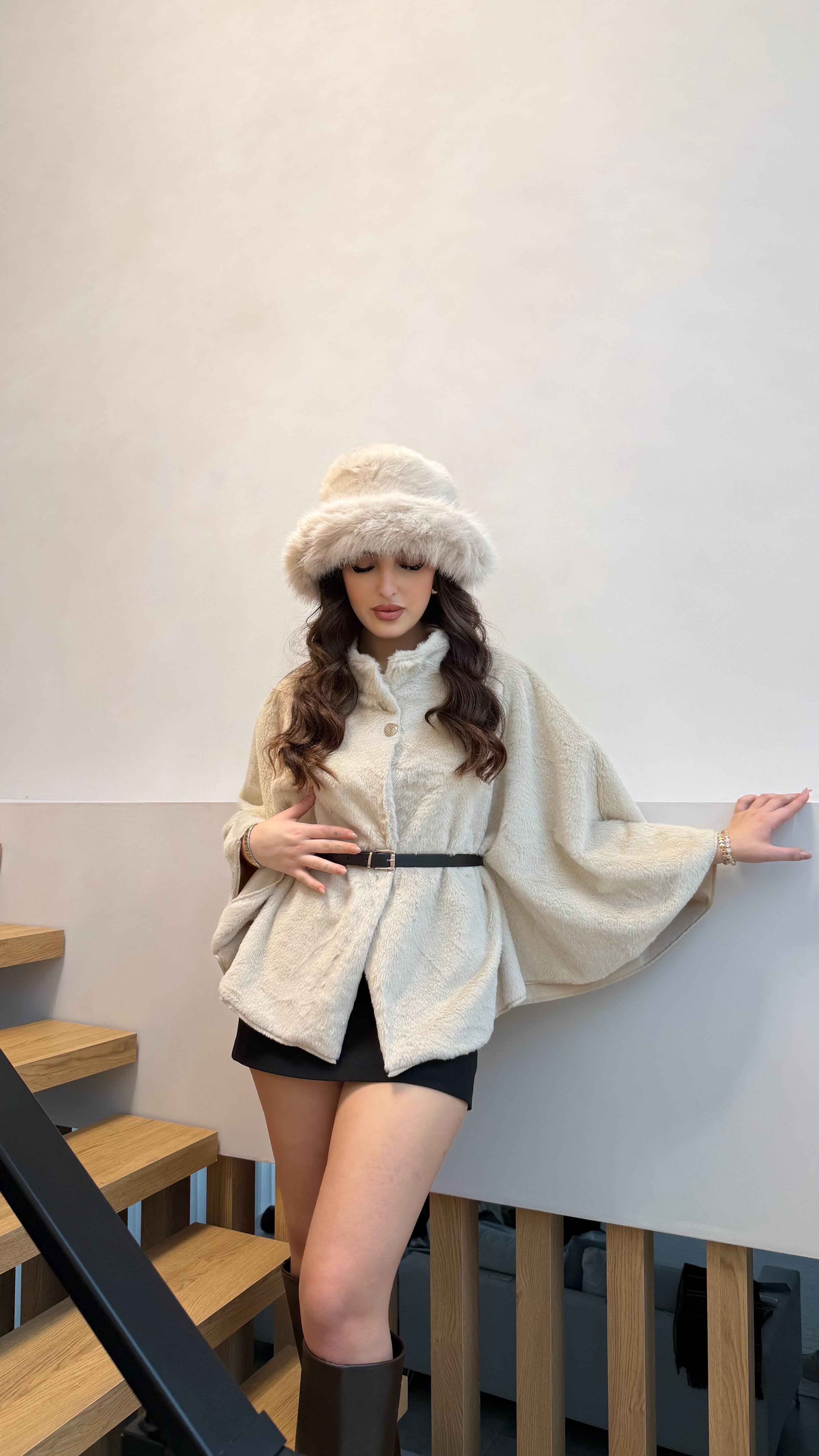 Peluş Kemerli Panço Krem