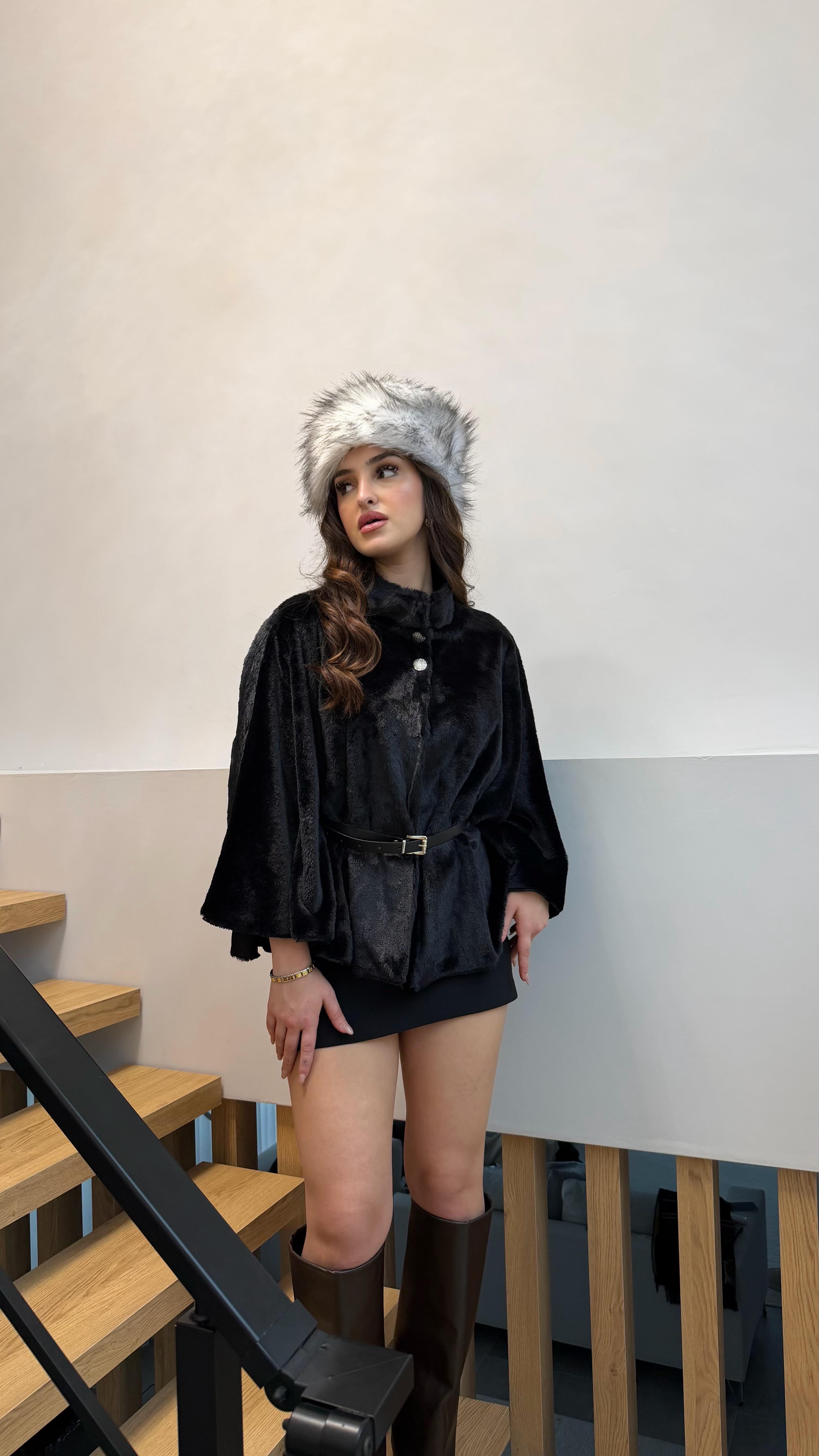 Peluş Kemerli Panço Siyah