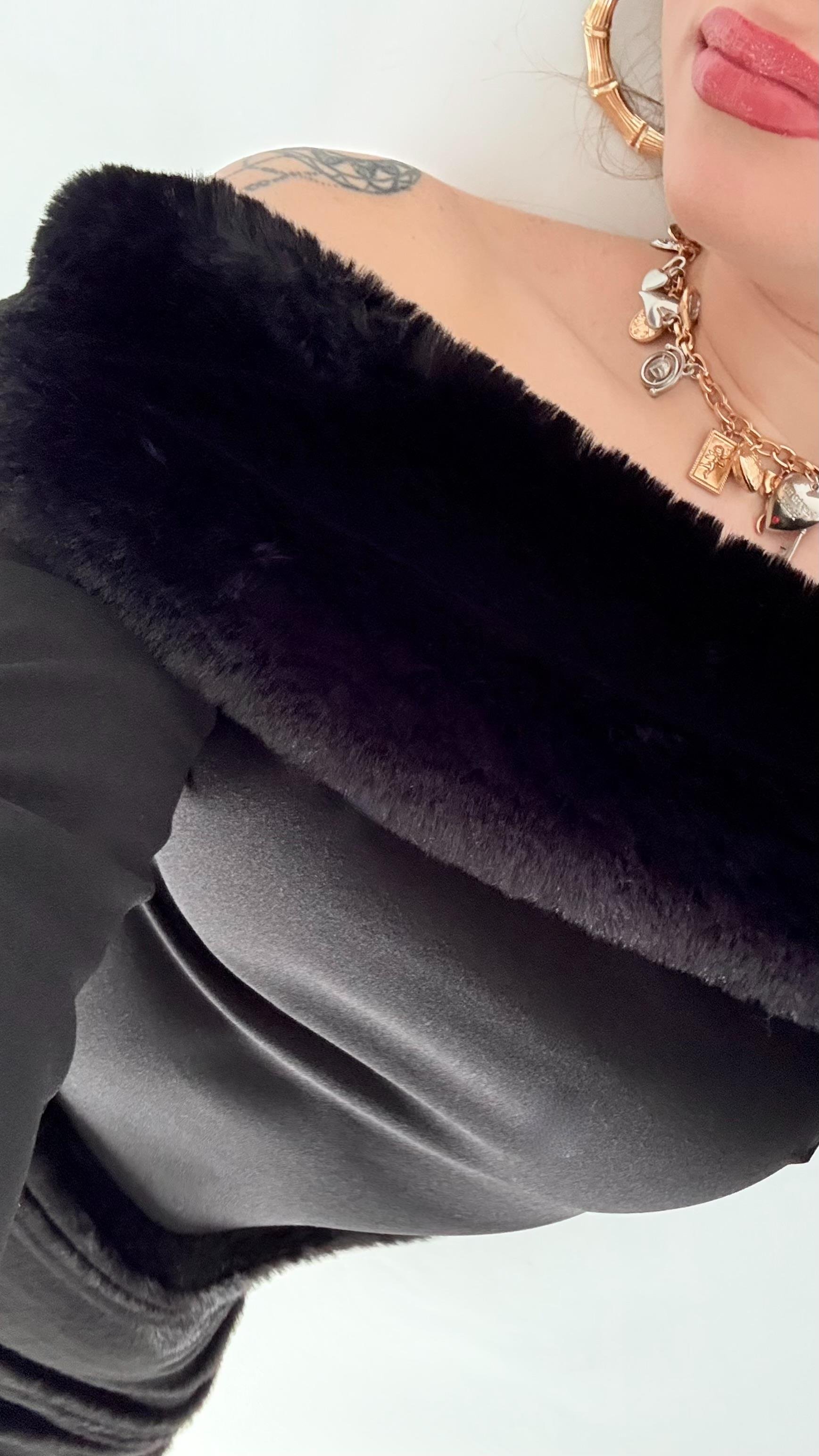 Peluş Madonna Yaka Bluz Siyah
