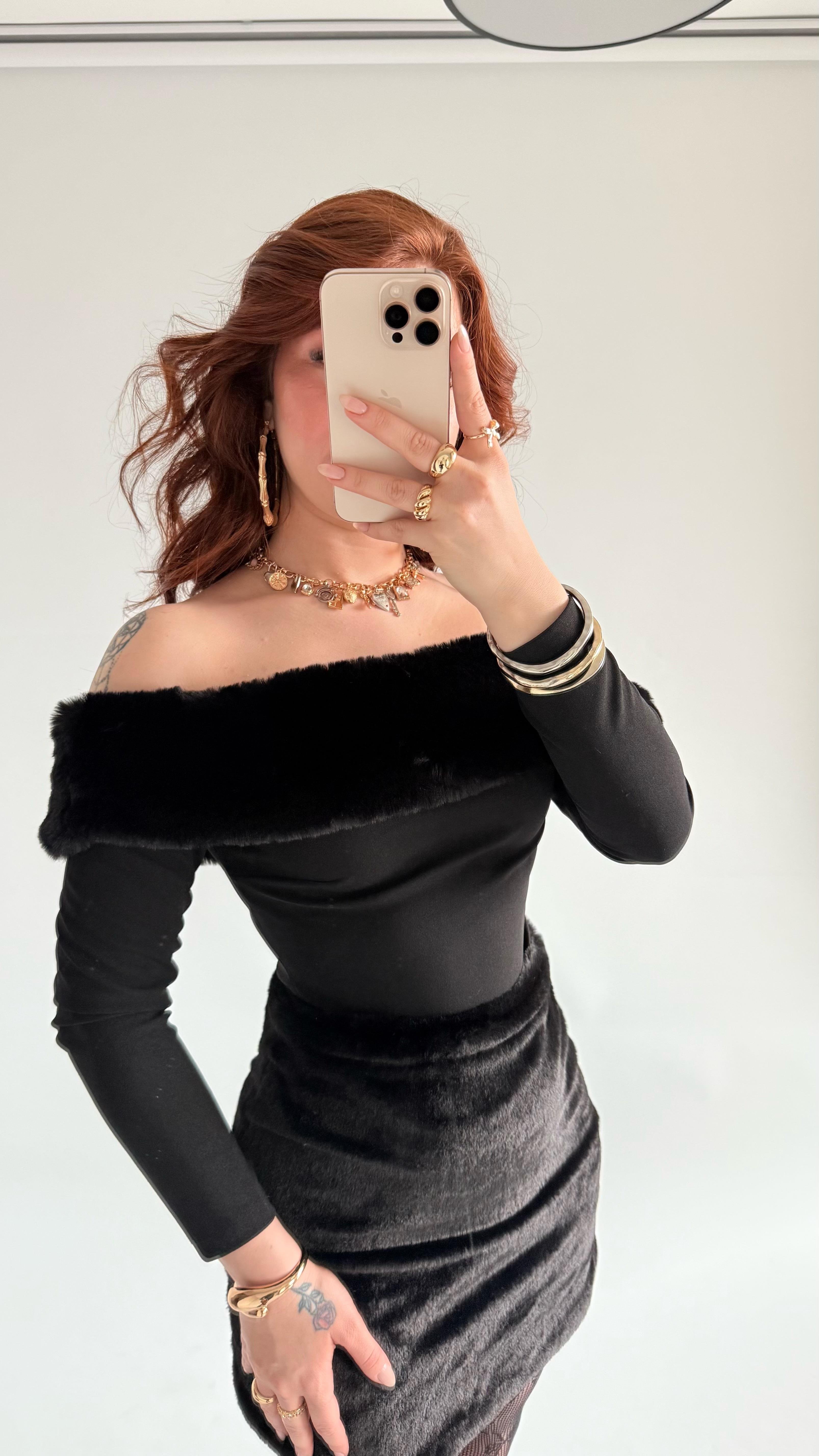 Peluş Madonna Yaka Bluz Siyah