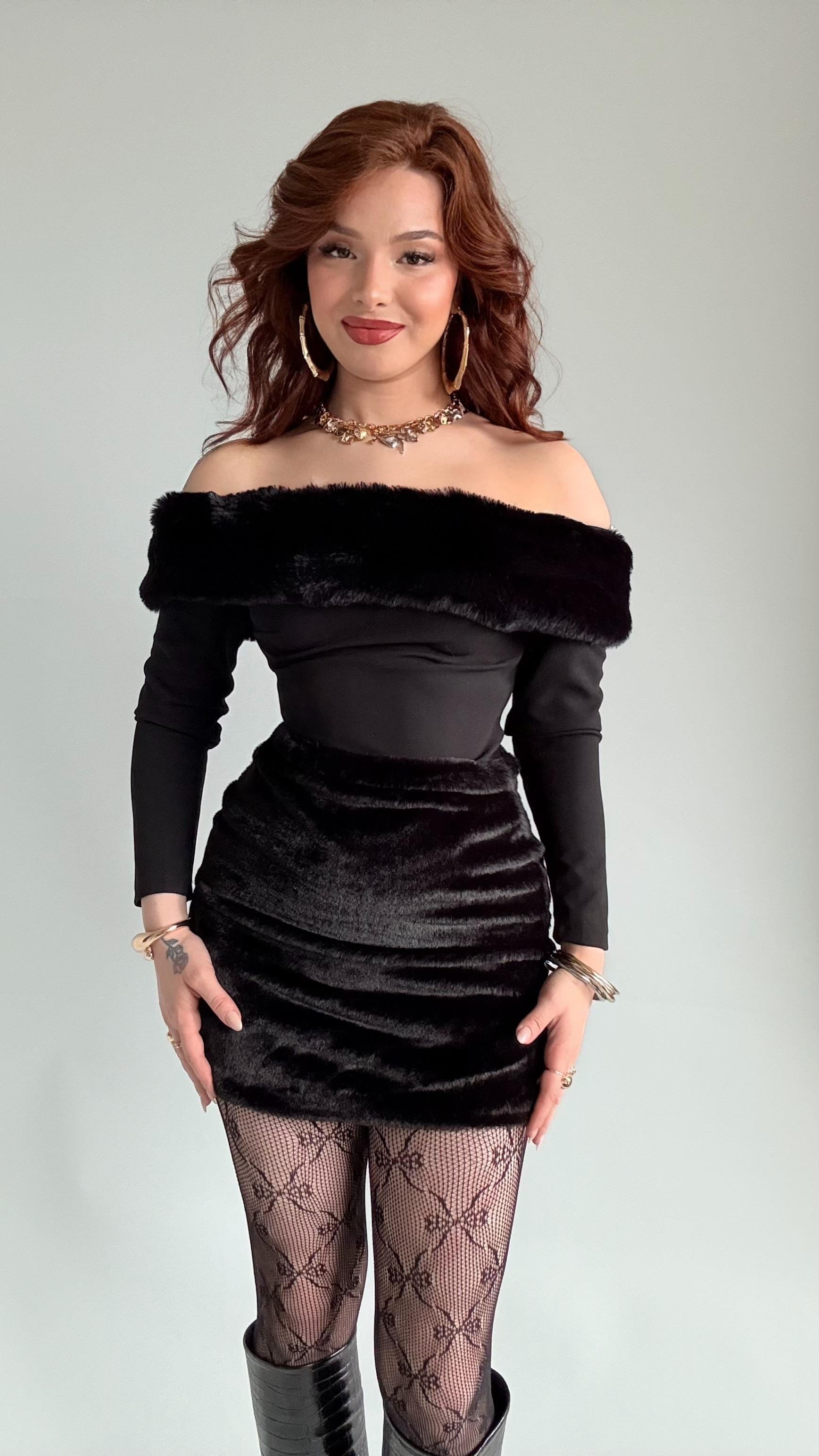 Peluş Madonna Yaka Bluz Siyah