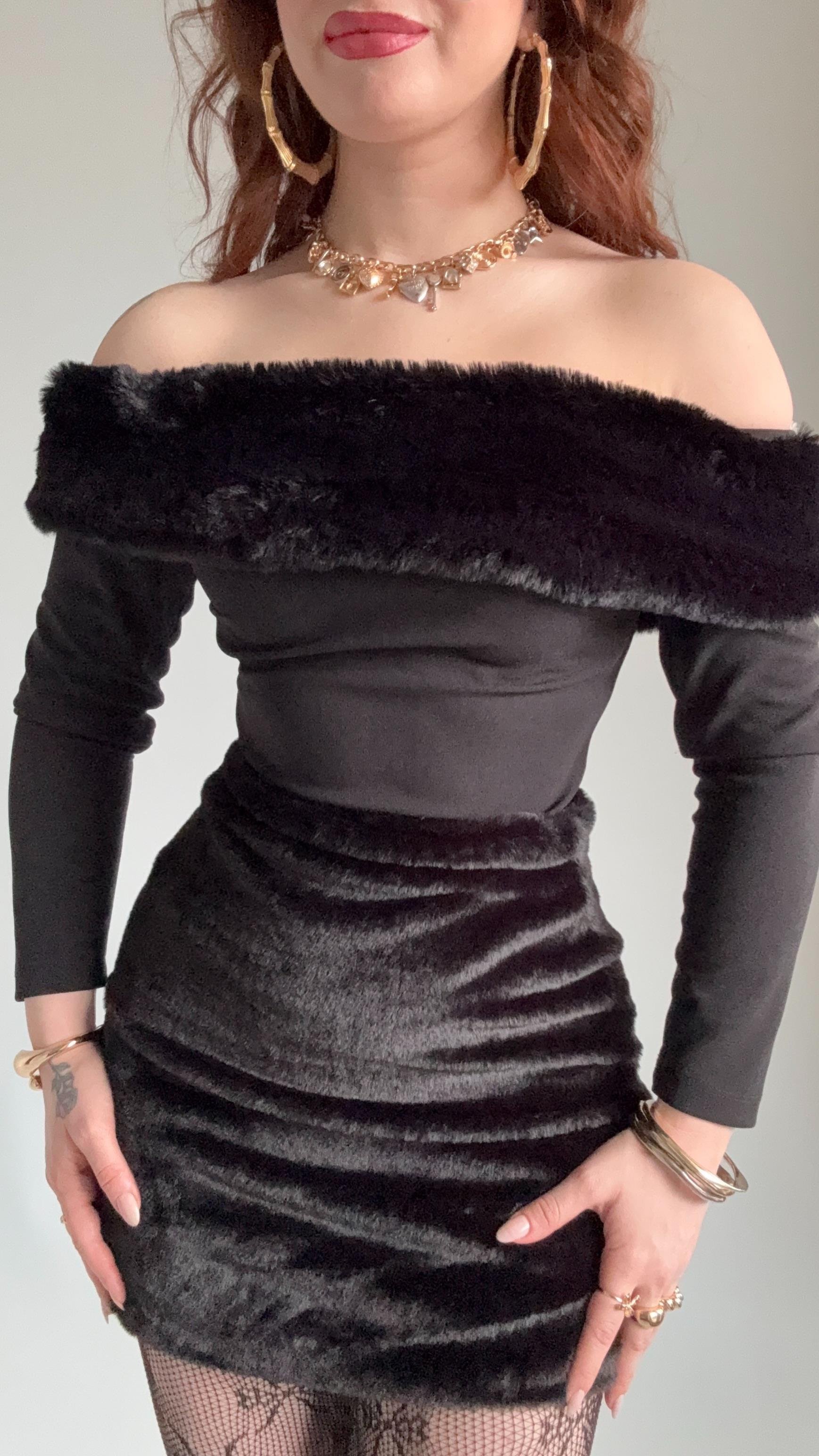 Peluş Madonna Yaka Bluz Siyah
