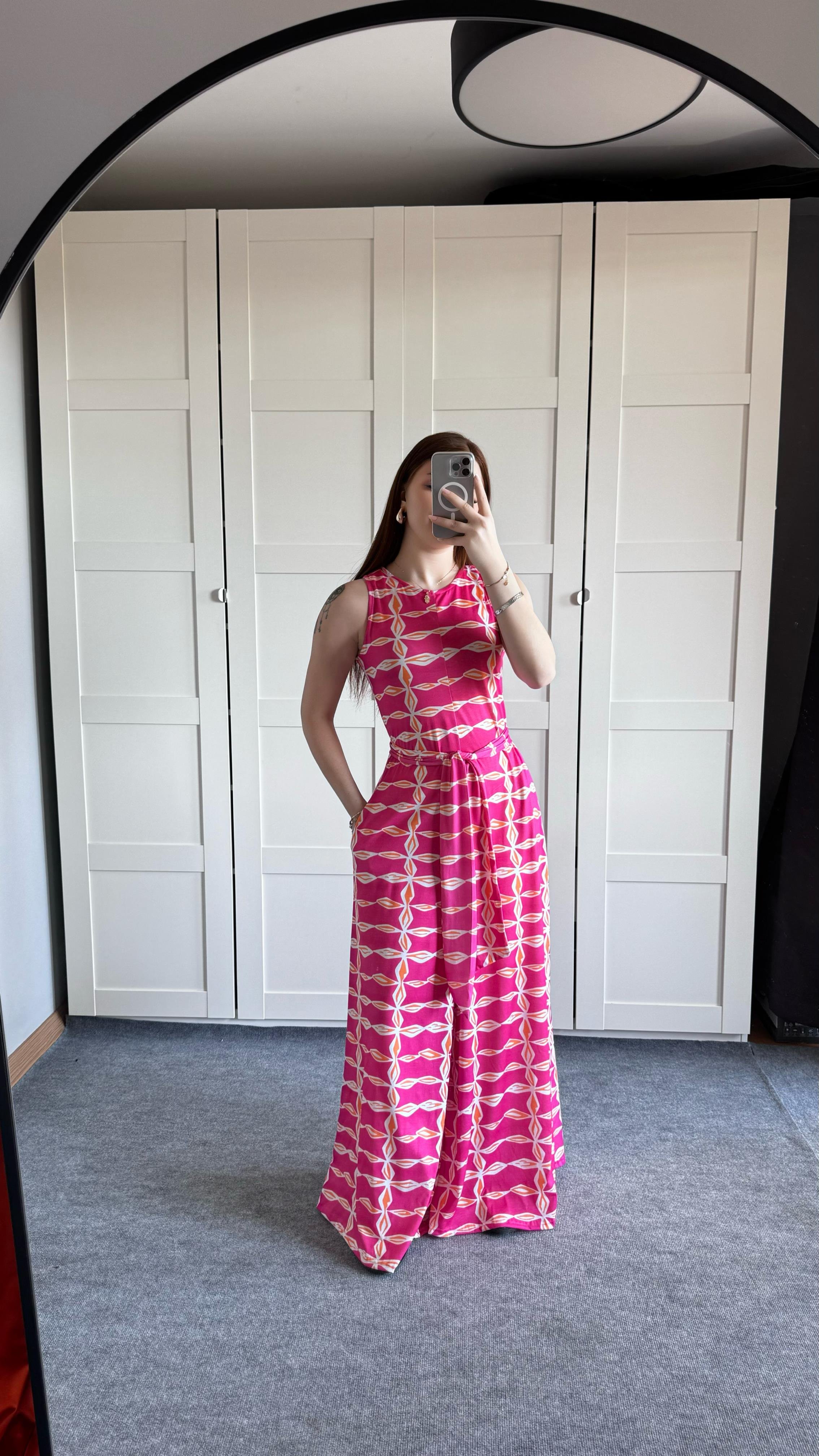 Pembe Kuşaklı Bol Paça Tulum