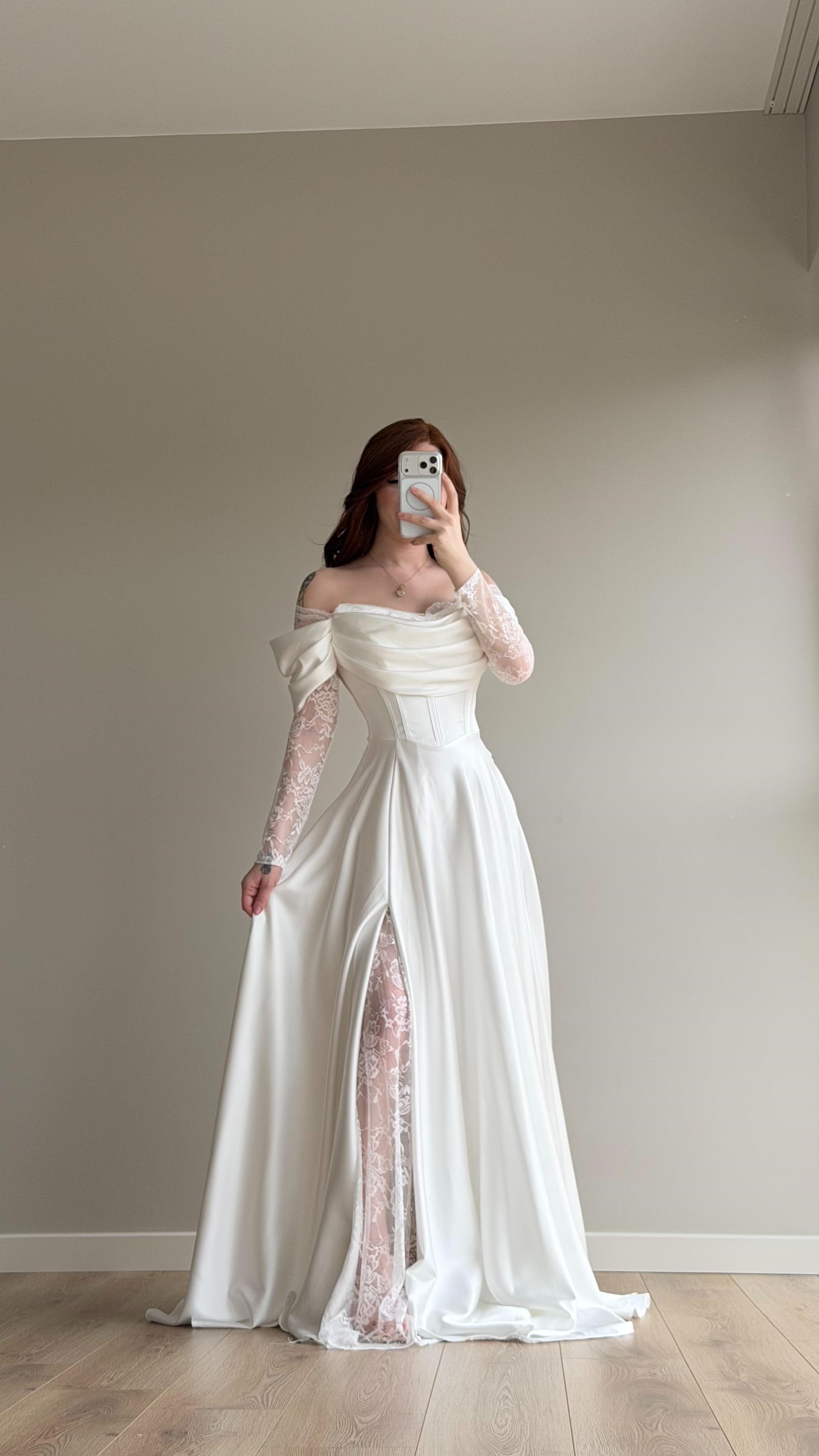 Royal Dantel Detaylı Beyaz Abiye 