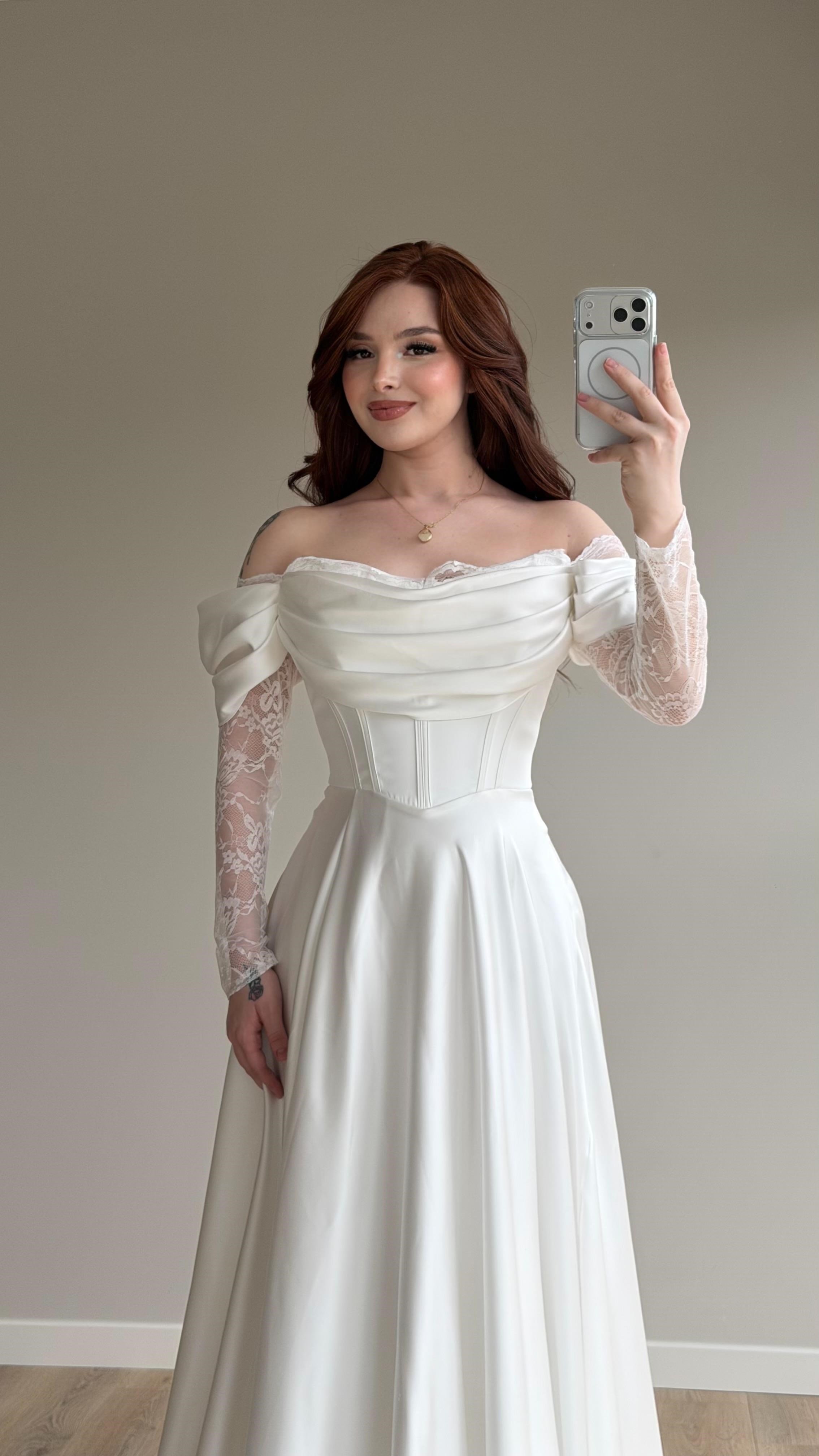 Royal Dantel Detaylı Beyaz Abiye 