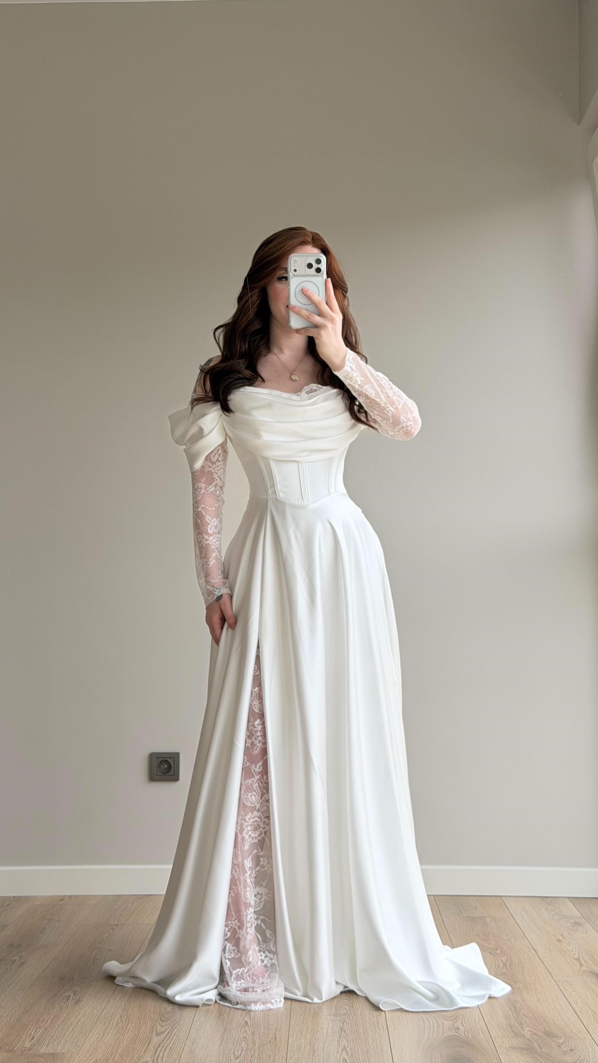 Royal Dantel Detaylı Beyaz Abiye 