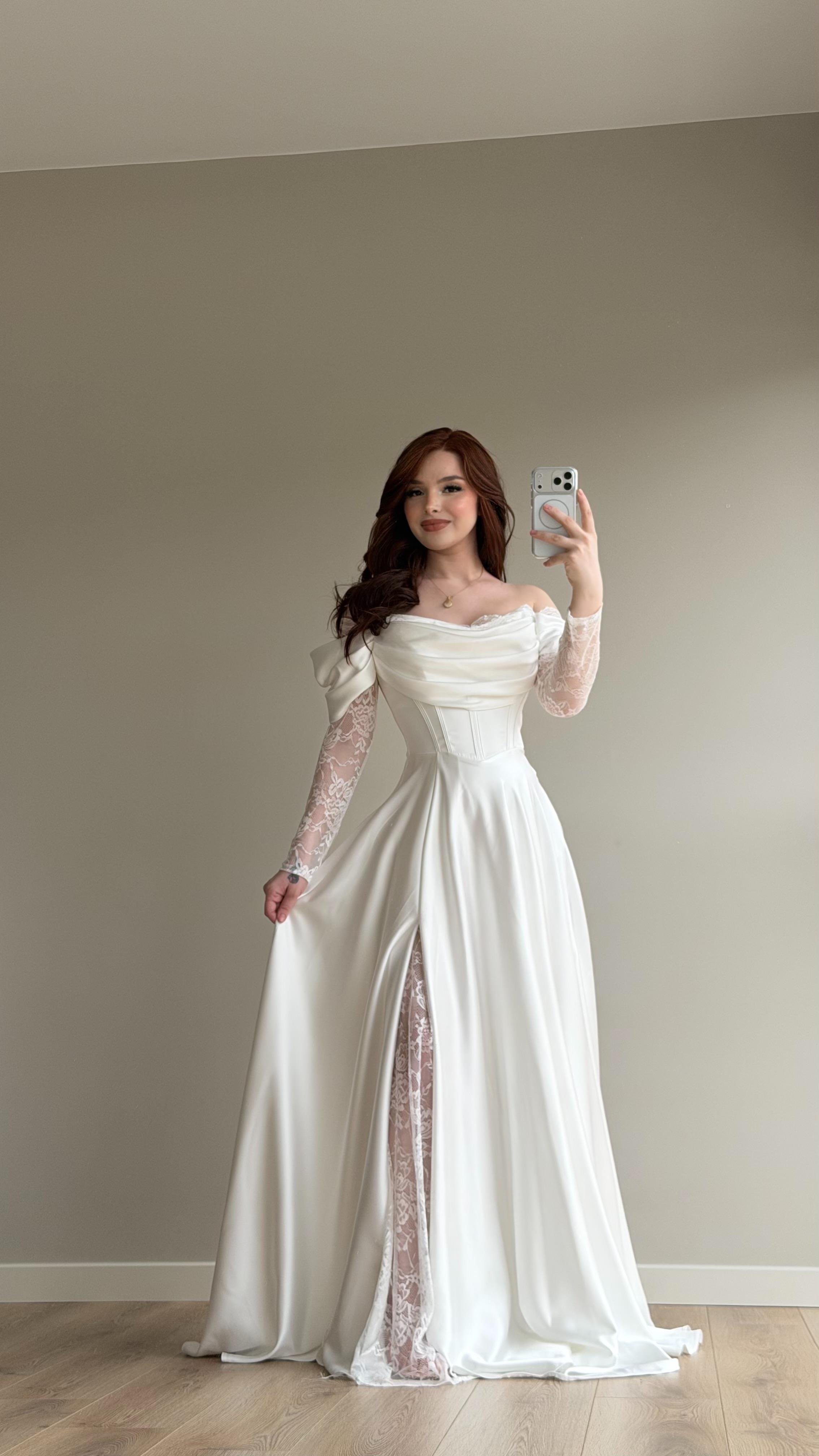 Royal Dantel Detaylı Beyaz Abiye 