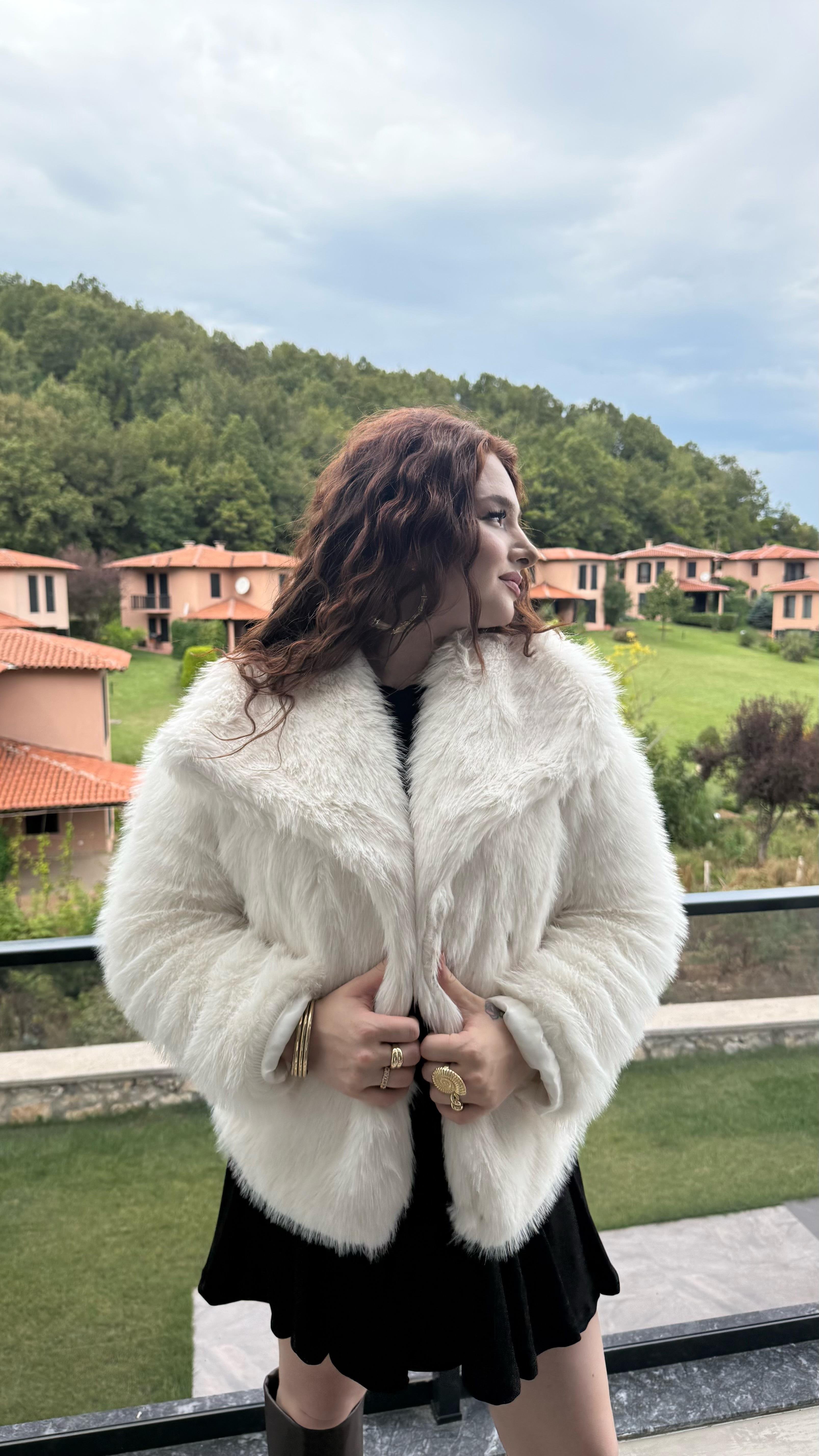 Şal Yaka Oversize Kürk Beyaz