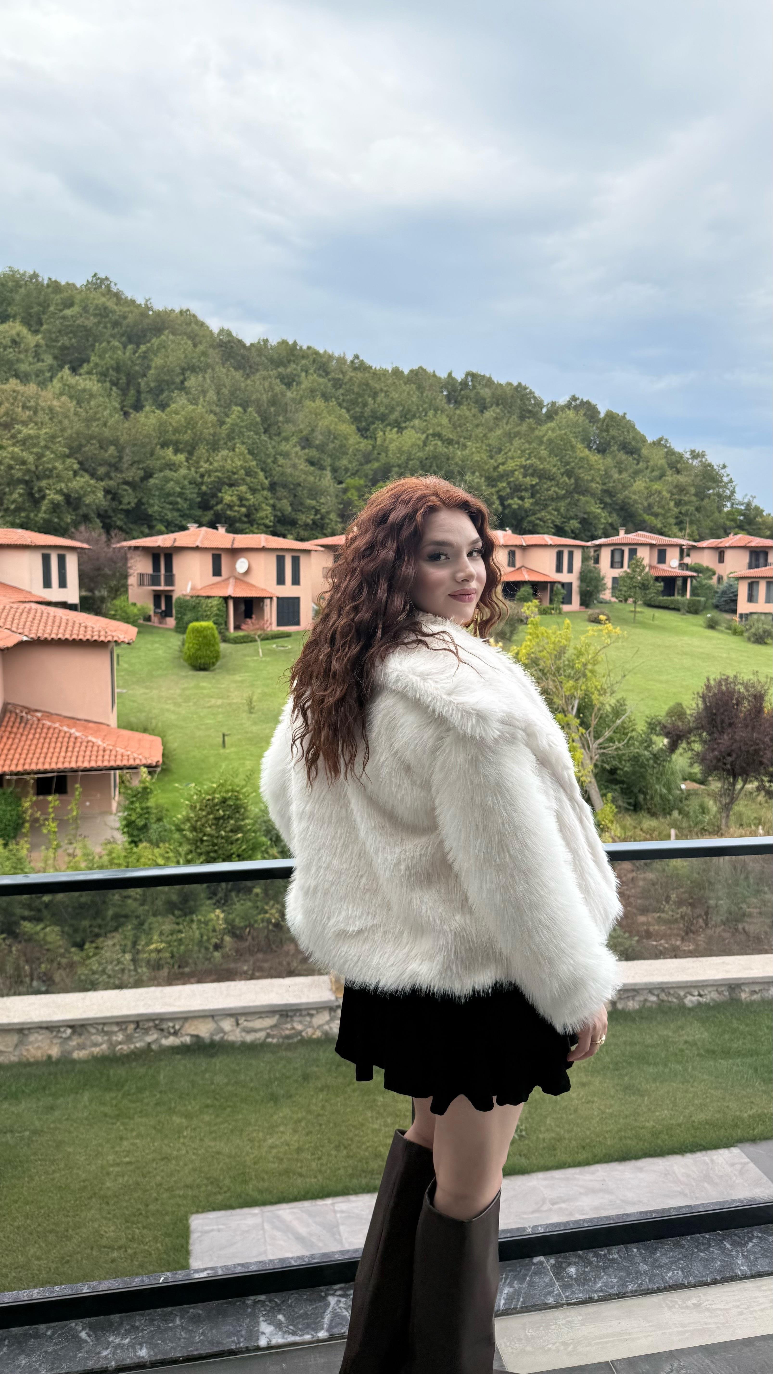 Şal Yaka Oversize Kürk Beyaz