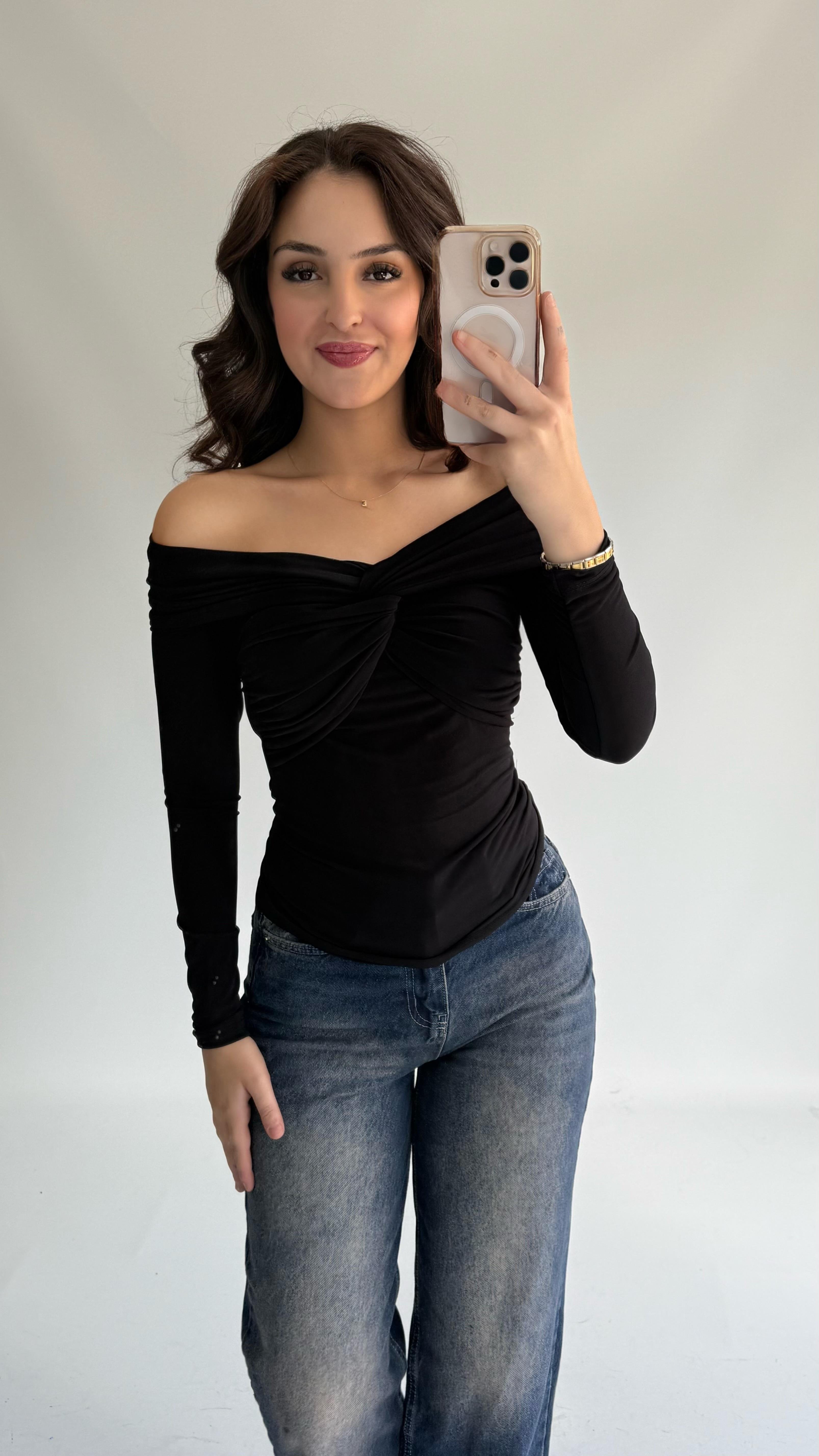 Sandy Önü Burgulu Madonna Bluz Siyah