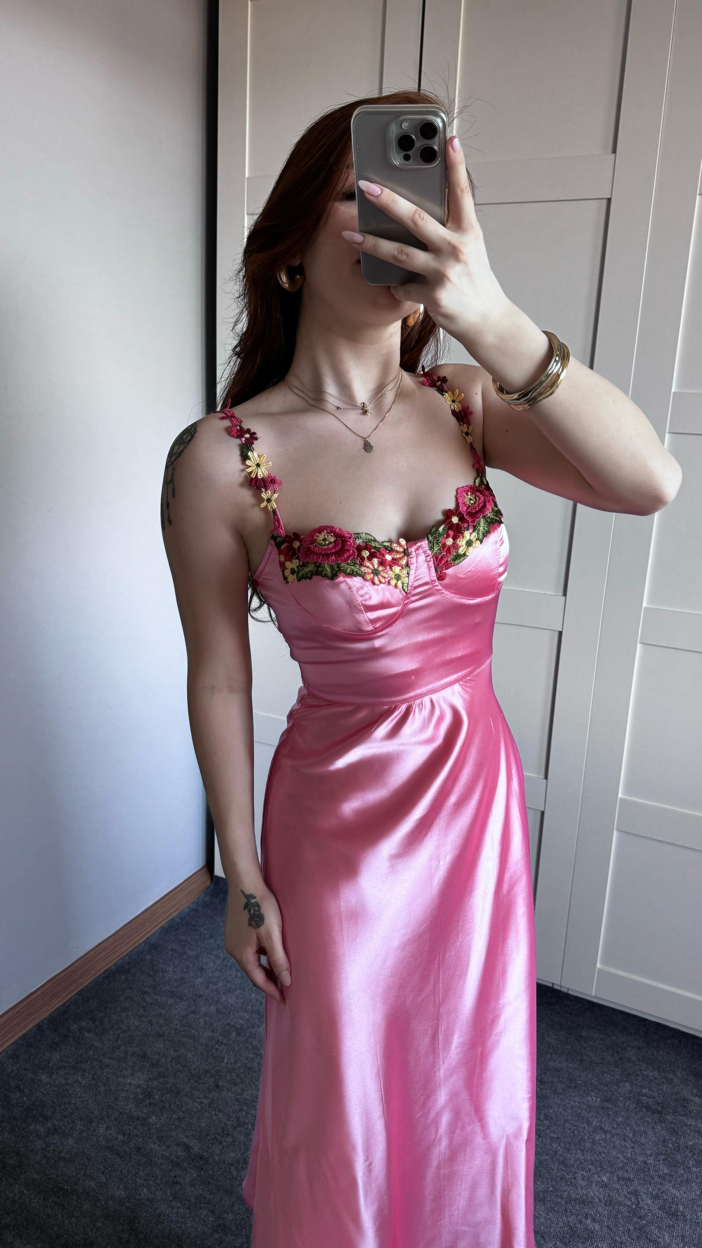Saten Göğüs Çiçekli Pembe Elbise