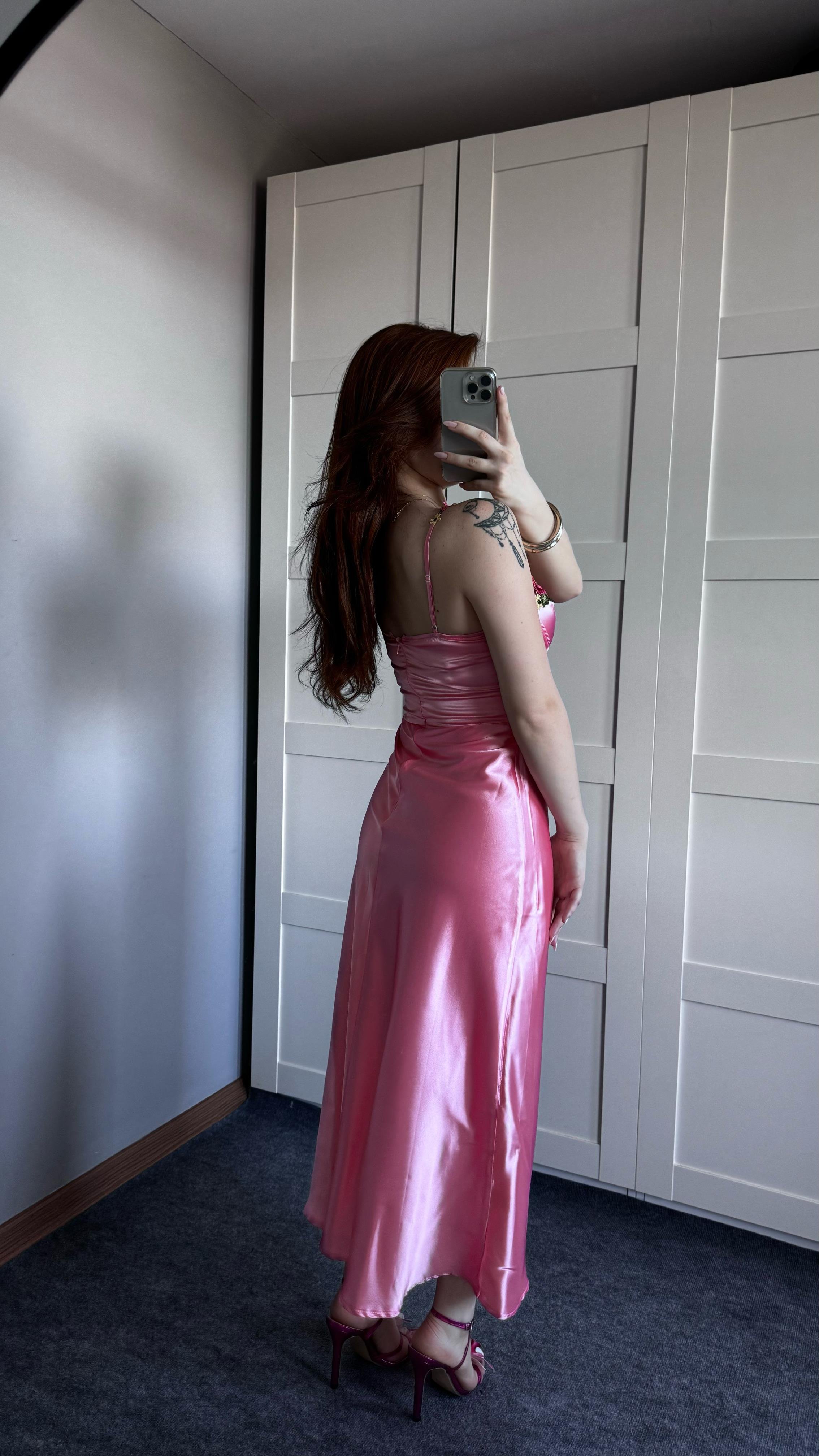 Saten Göğüs Çiçekli Pembe Elbise
