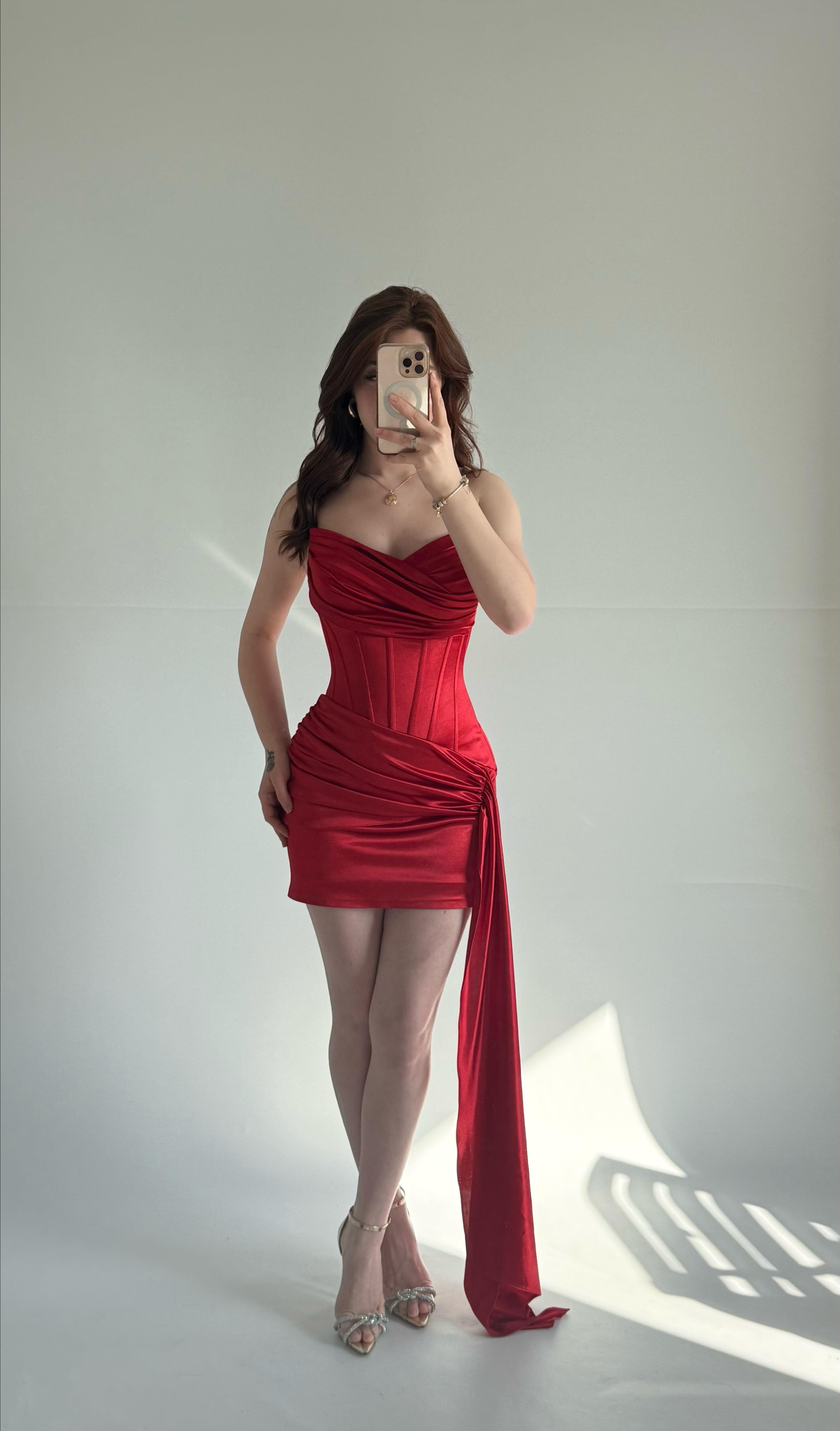 Şhow Kuşaklı Kısa Abiye Kırmızı