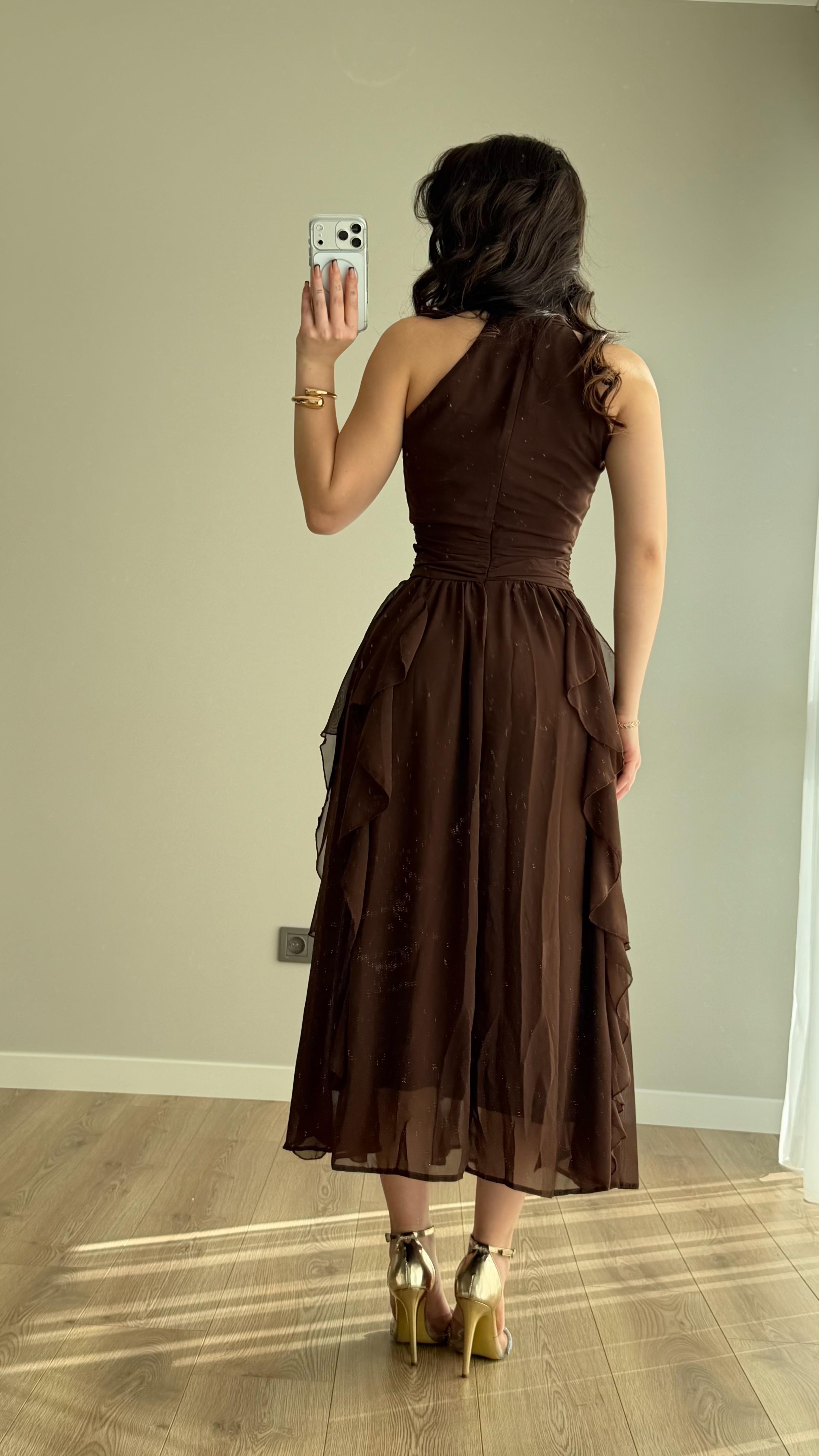 Şifon Drape Yaka Fırfırlı Elbise Kahverengi