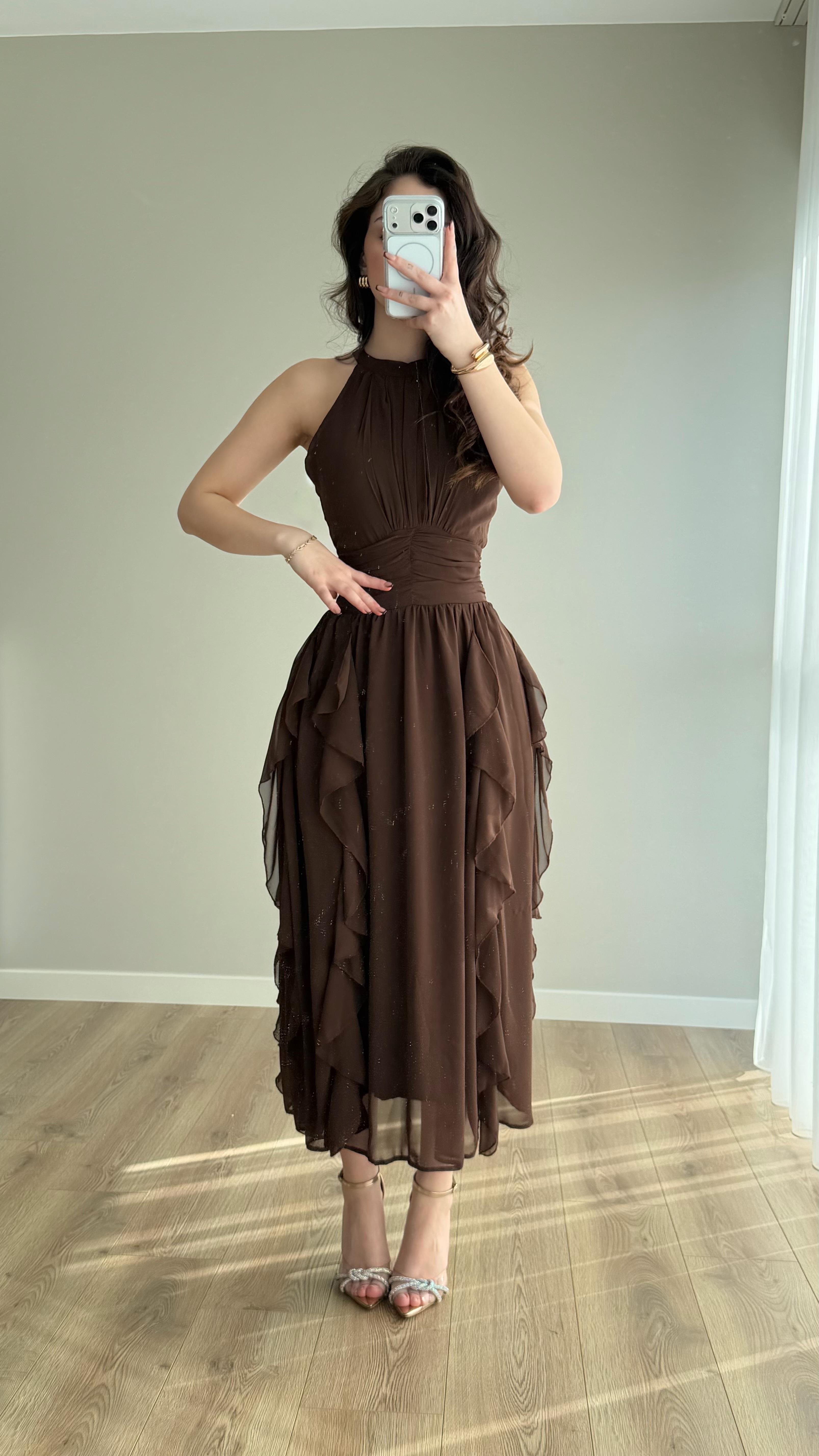 Şifon Drape Yaka Fırfırlı Elbise Kahverengi