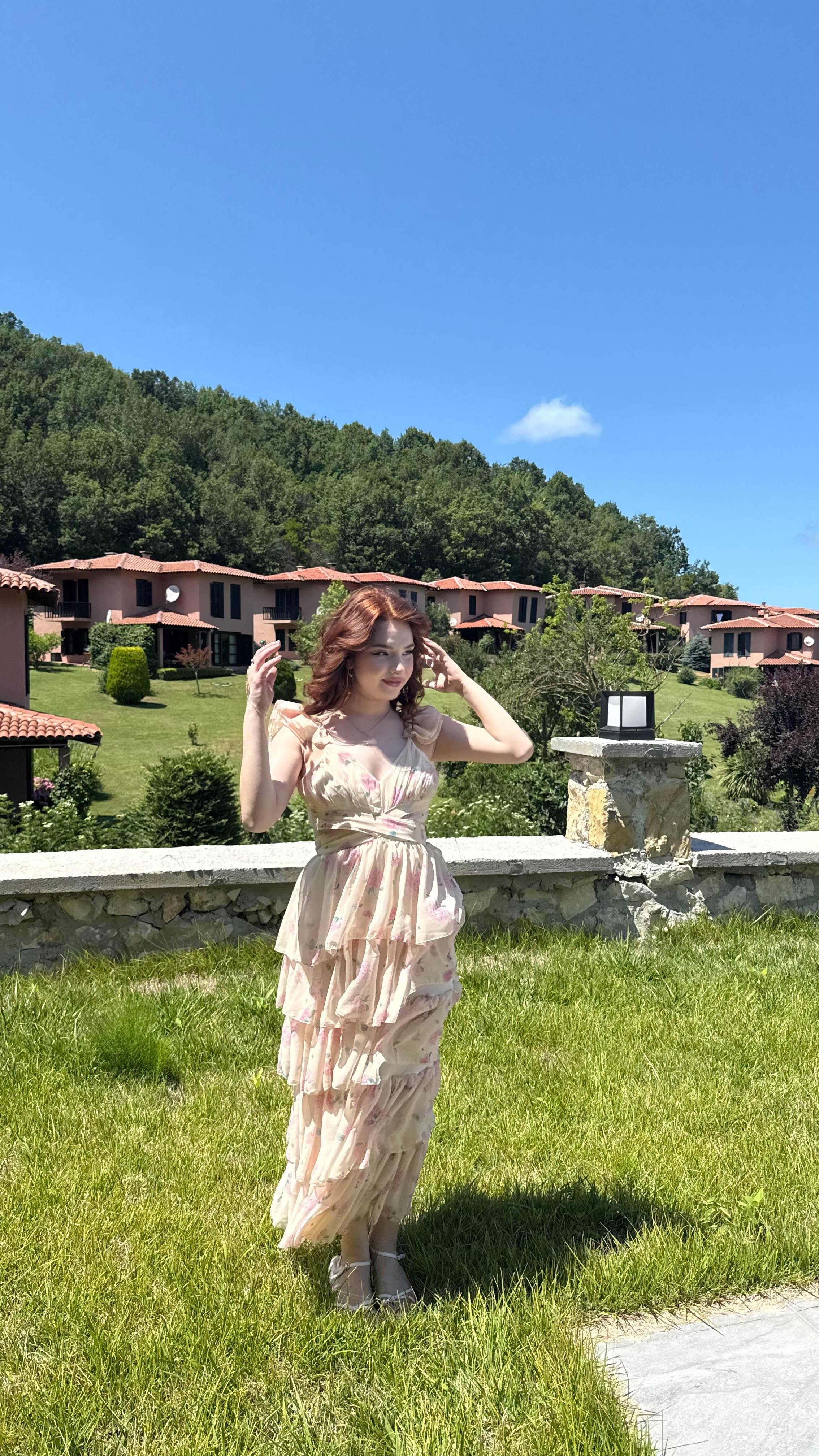 Sırt Dekolteli Katkatlı Elbise Çiçekli Sarı