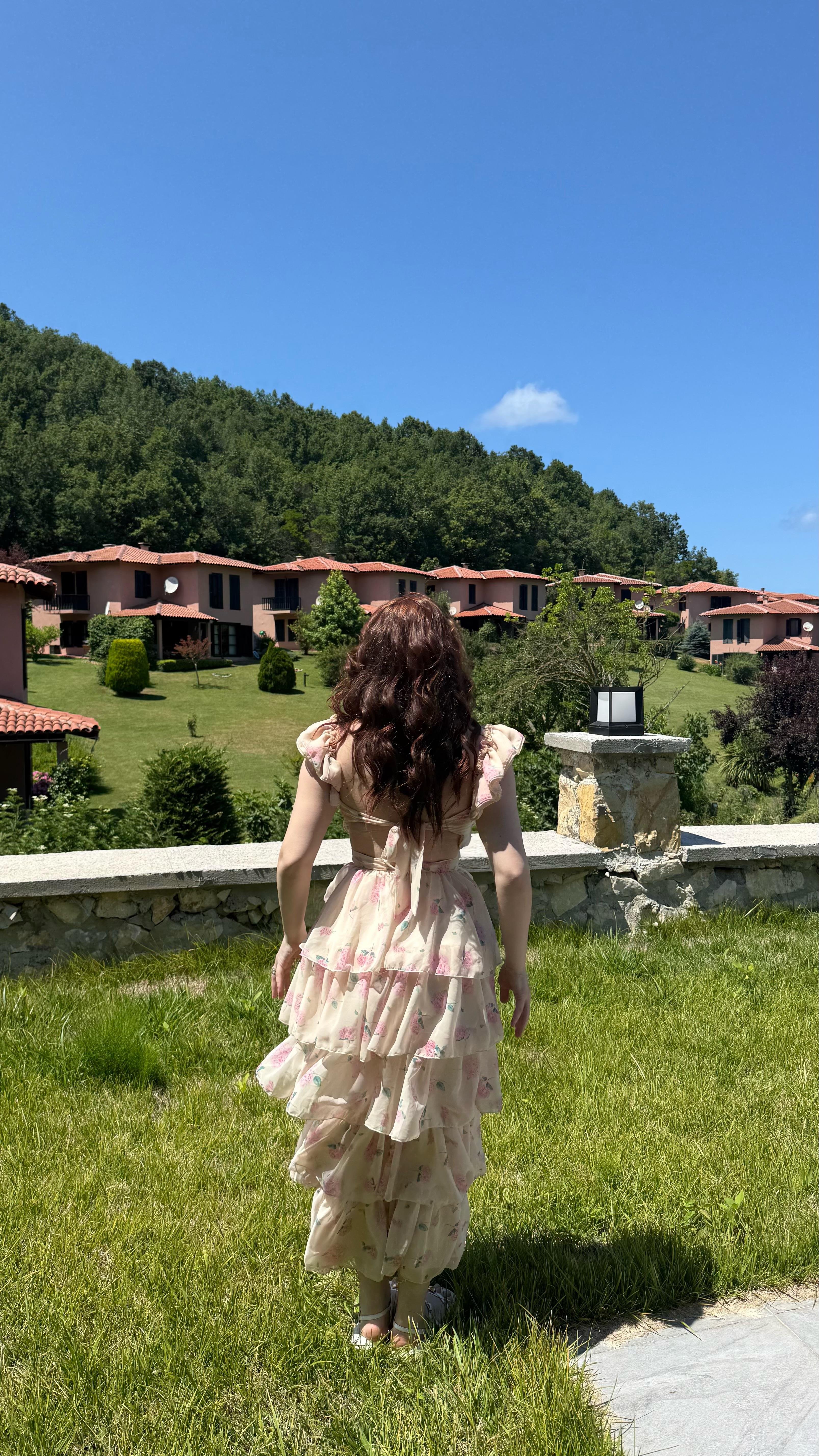 Sırt Dekolteli Katkatlı Elbise Çiçekli Sarı