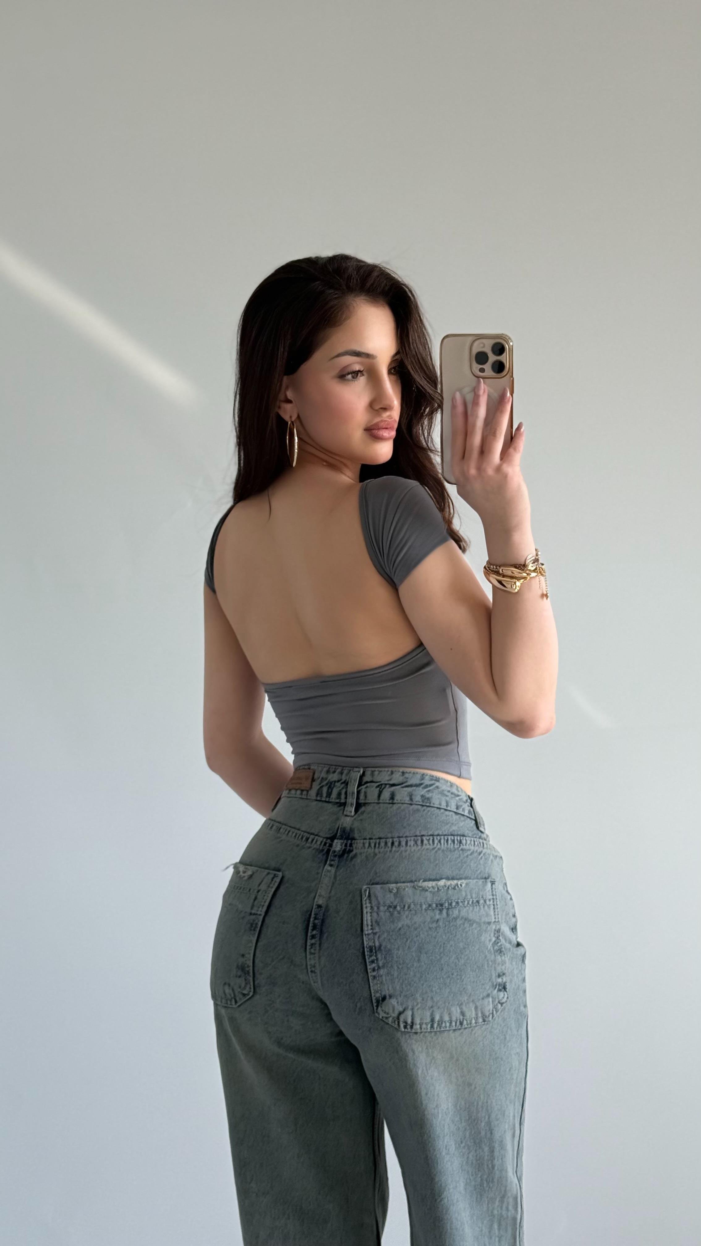 Sırtı Açık Kısa Kol Crop Gri