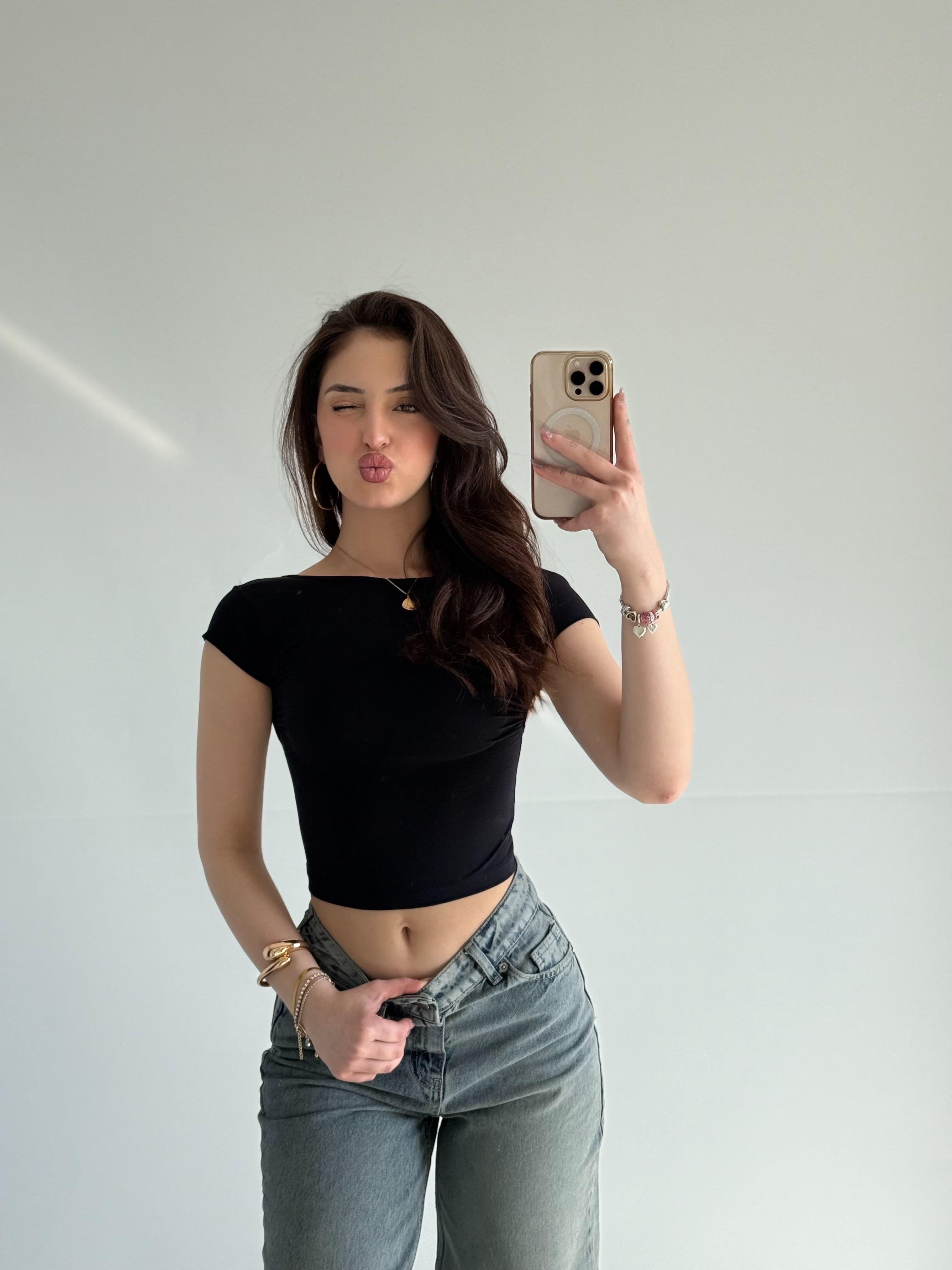 Sırtı Açık Kısa Kol Crop Siyah