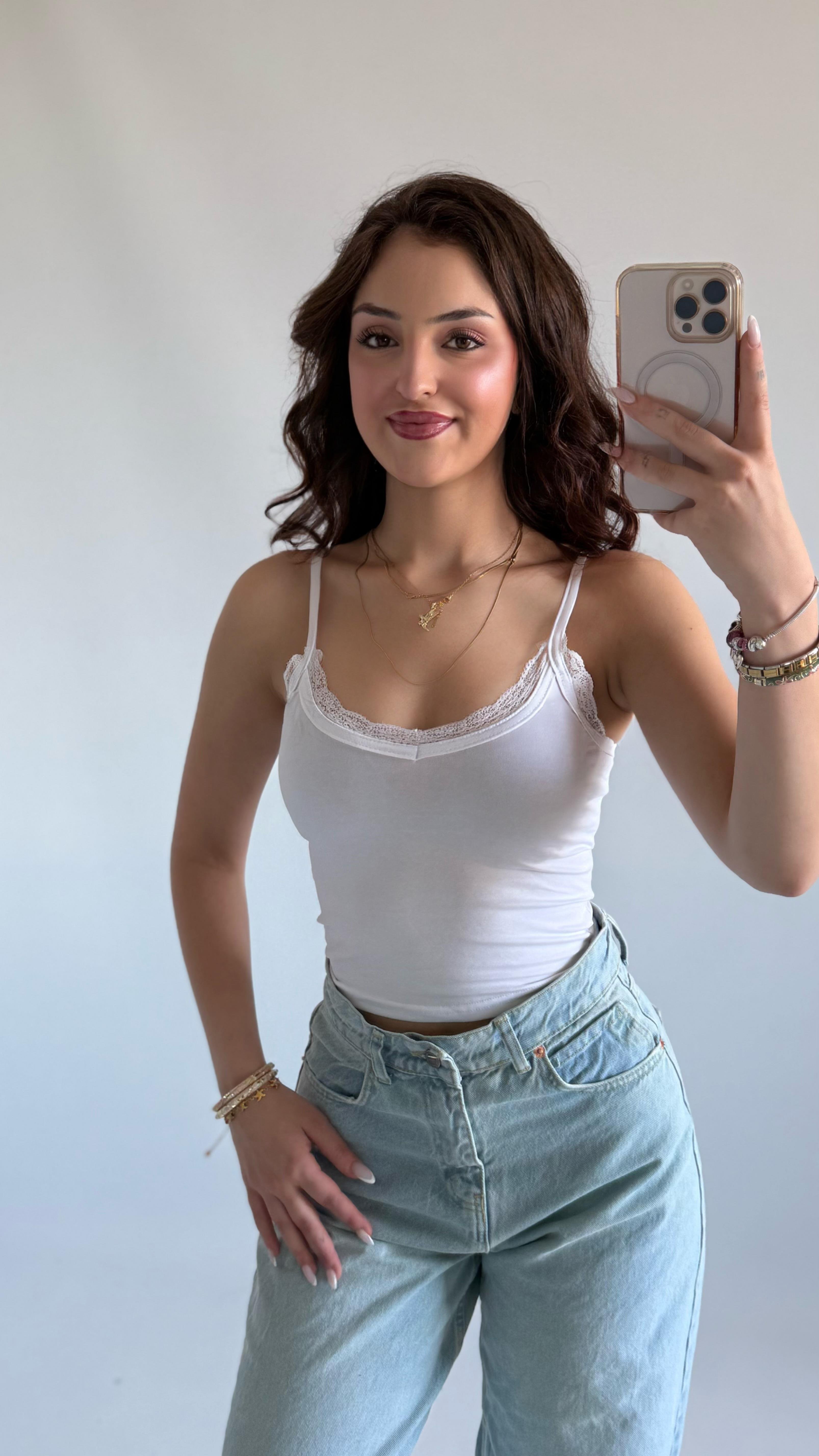 Sitty Dantel Detay Crop Beyaz