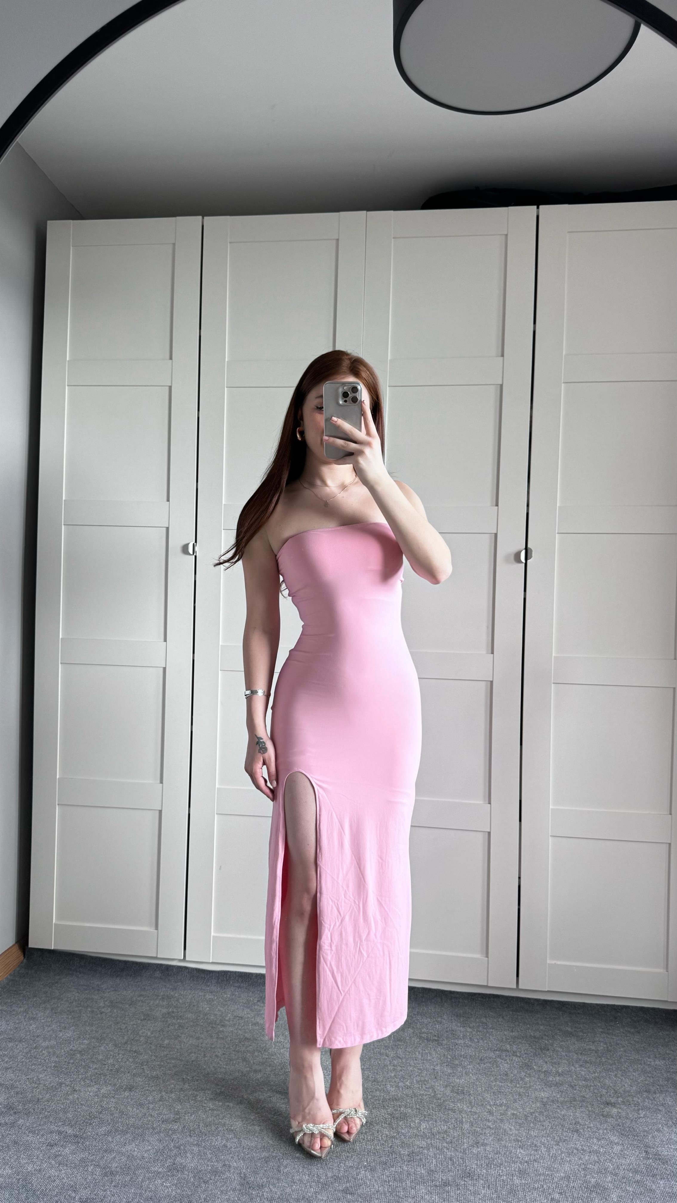 Straplez Derin Yırtmaç Pembe Elbise