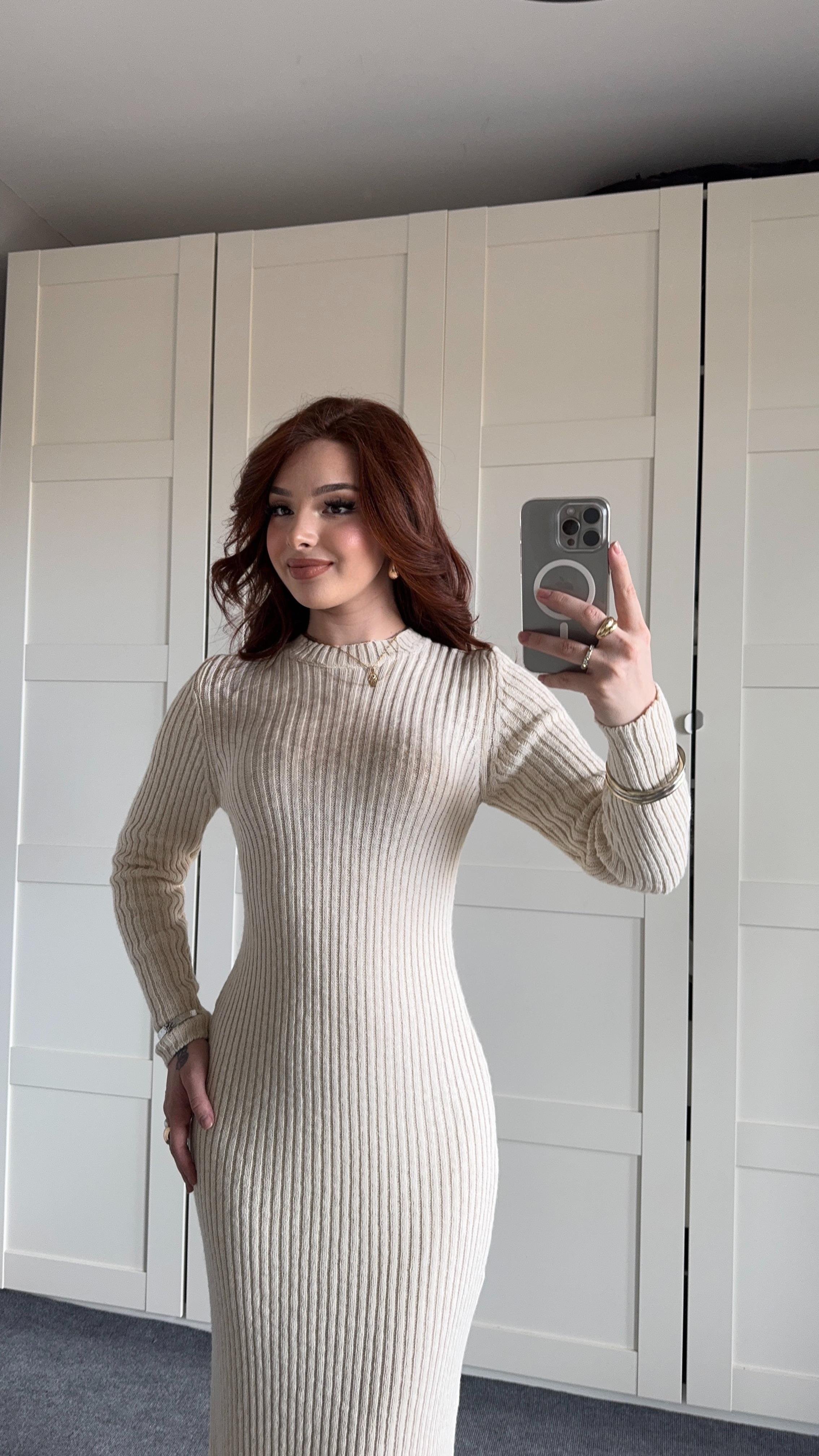 Triko İplik Uzun Taş Elbise