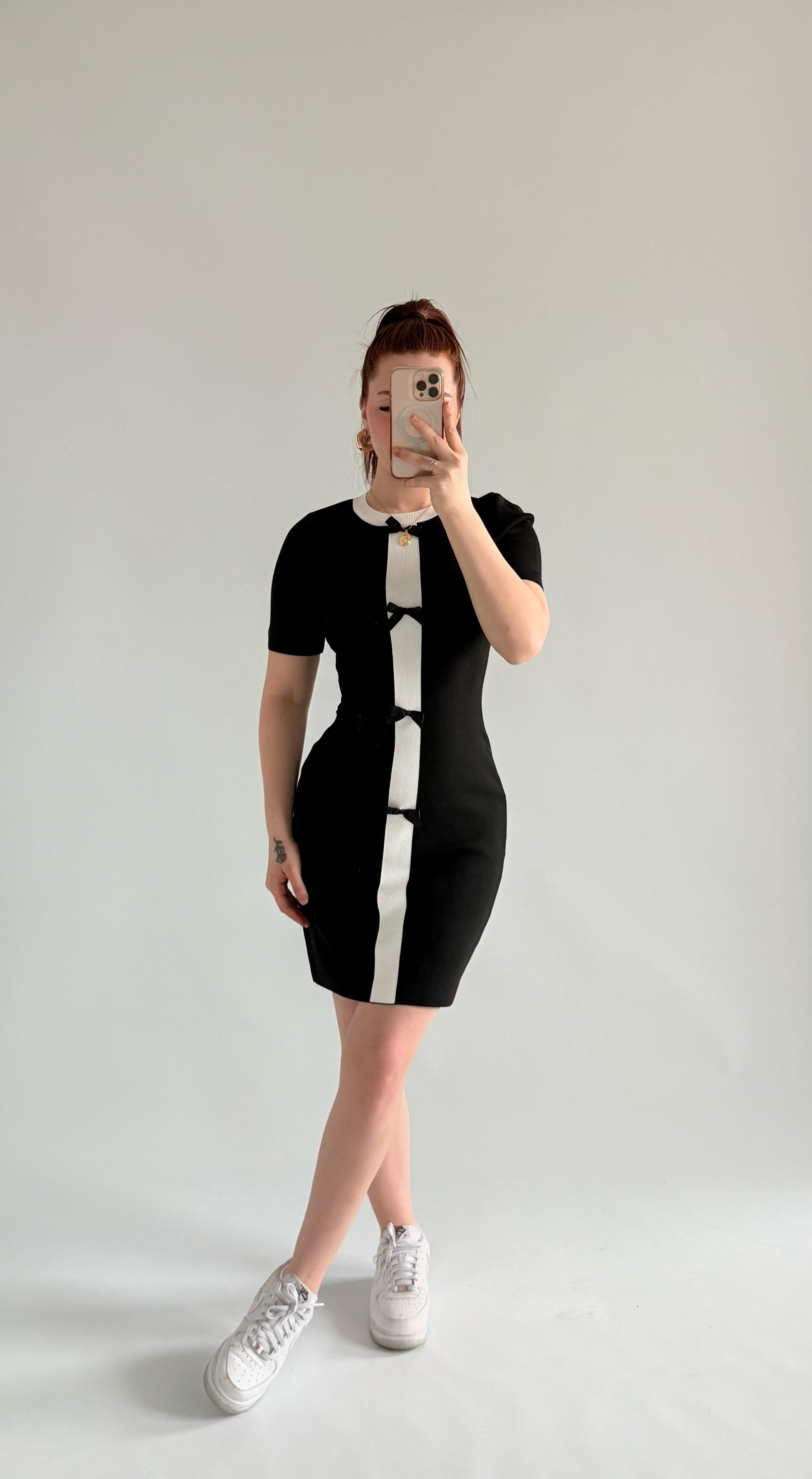 Triko Mini Fiyonklu Siyah Beyaz Elbise