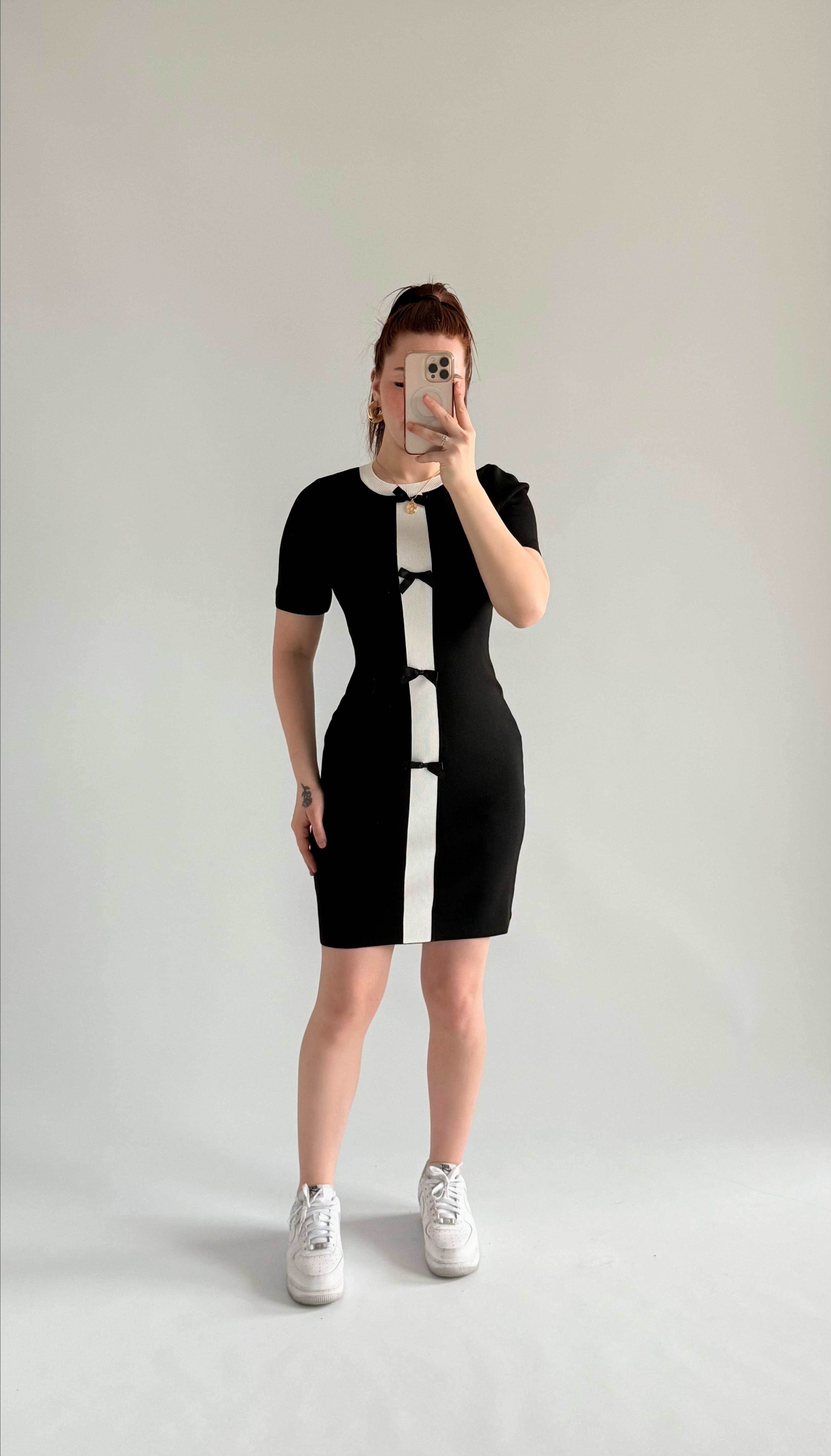 Triko Mini Fiyonklu Siyah Beyaz Elbise