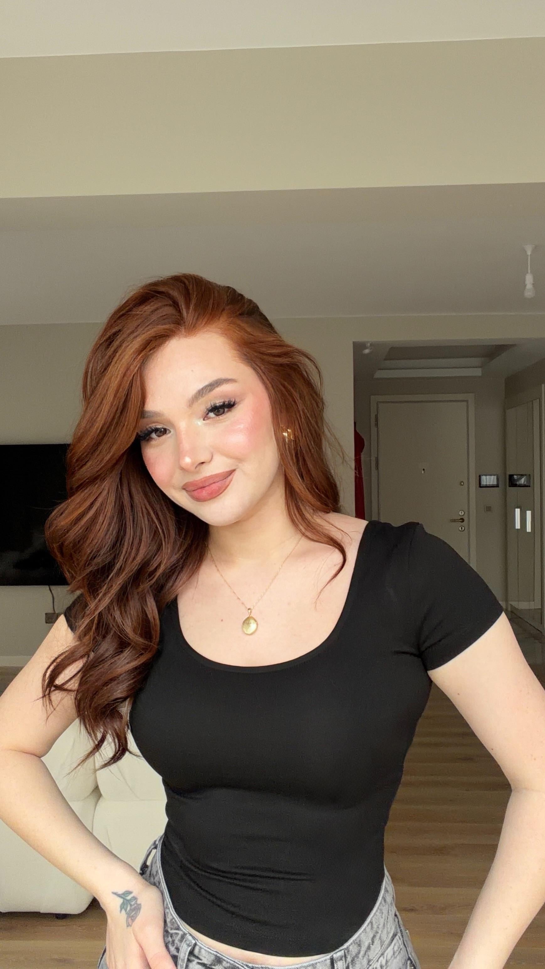 U Yaka Basıc Crop Siyah