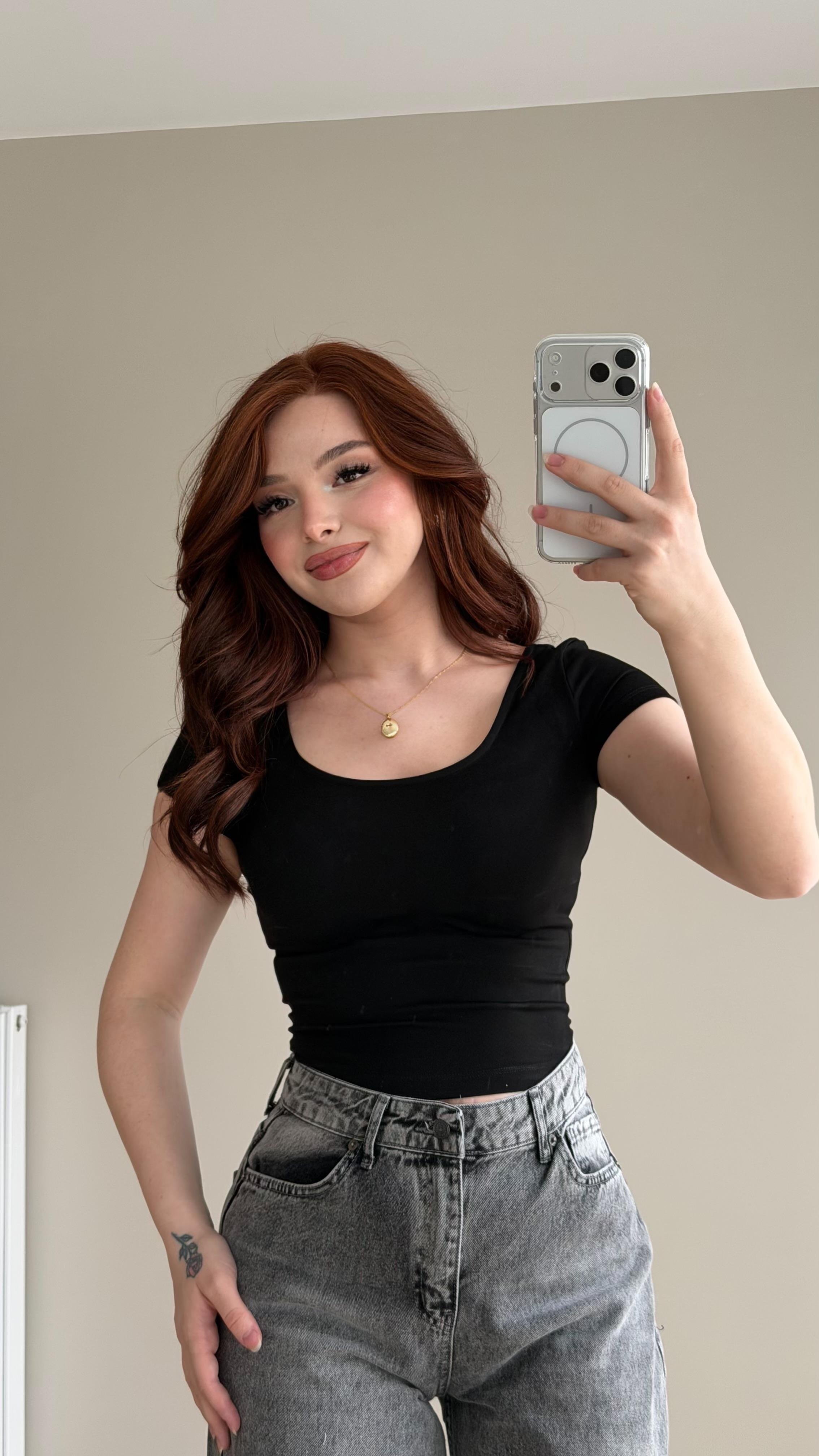 U Yaka Basıc Crop Siyah