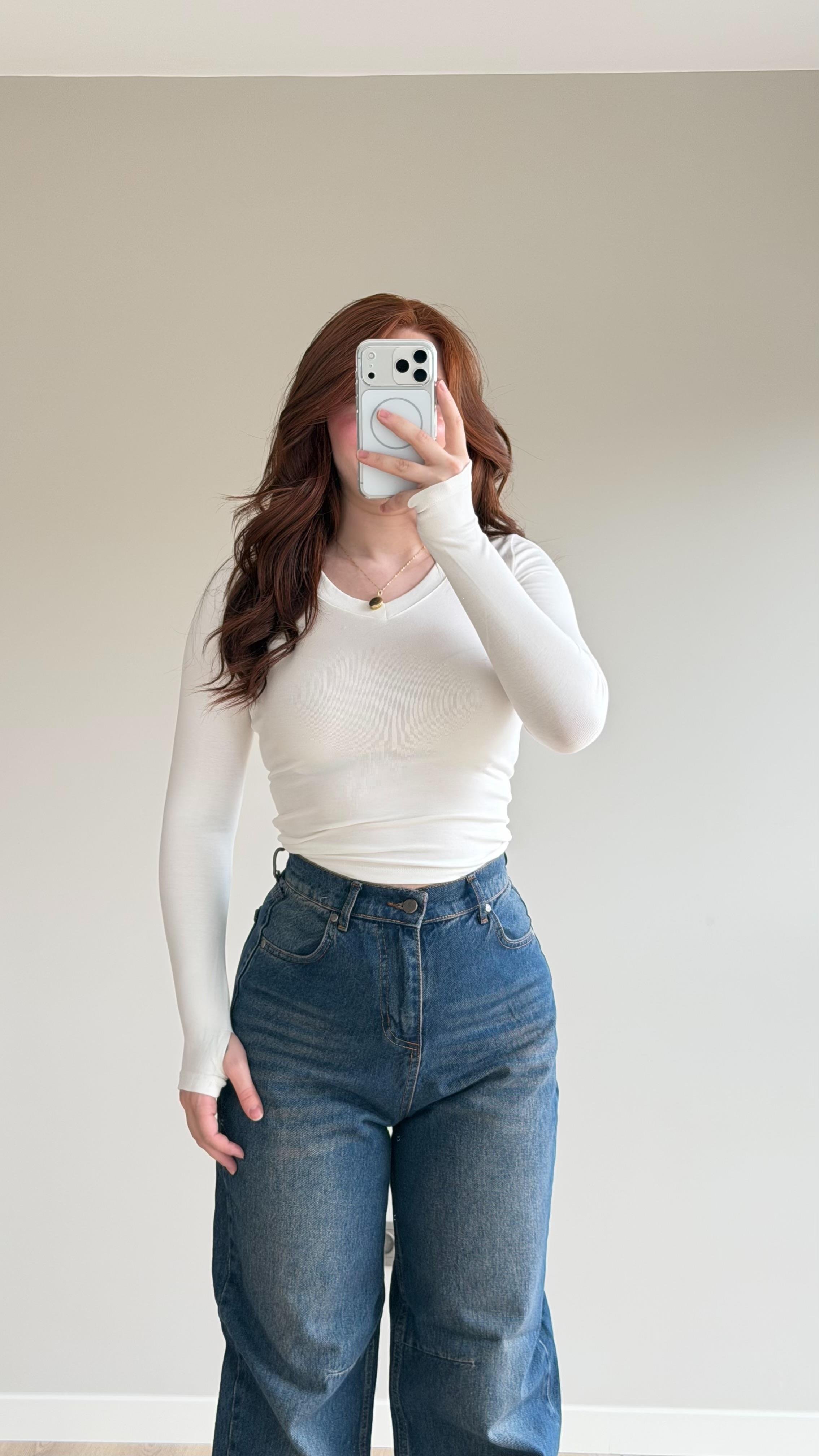 V yaka Parmak Geçirmeli Uzun Kol Crop Beyaz
