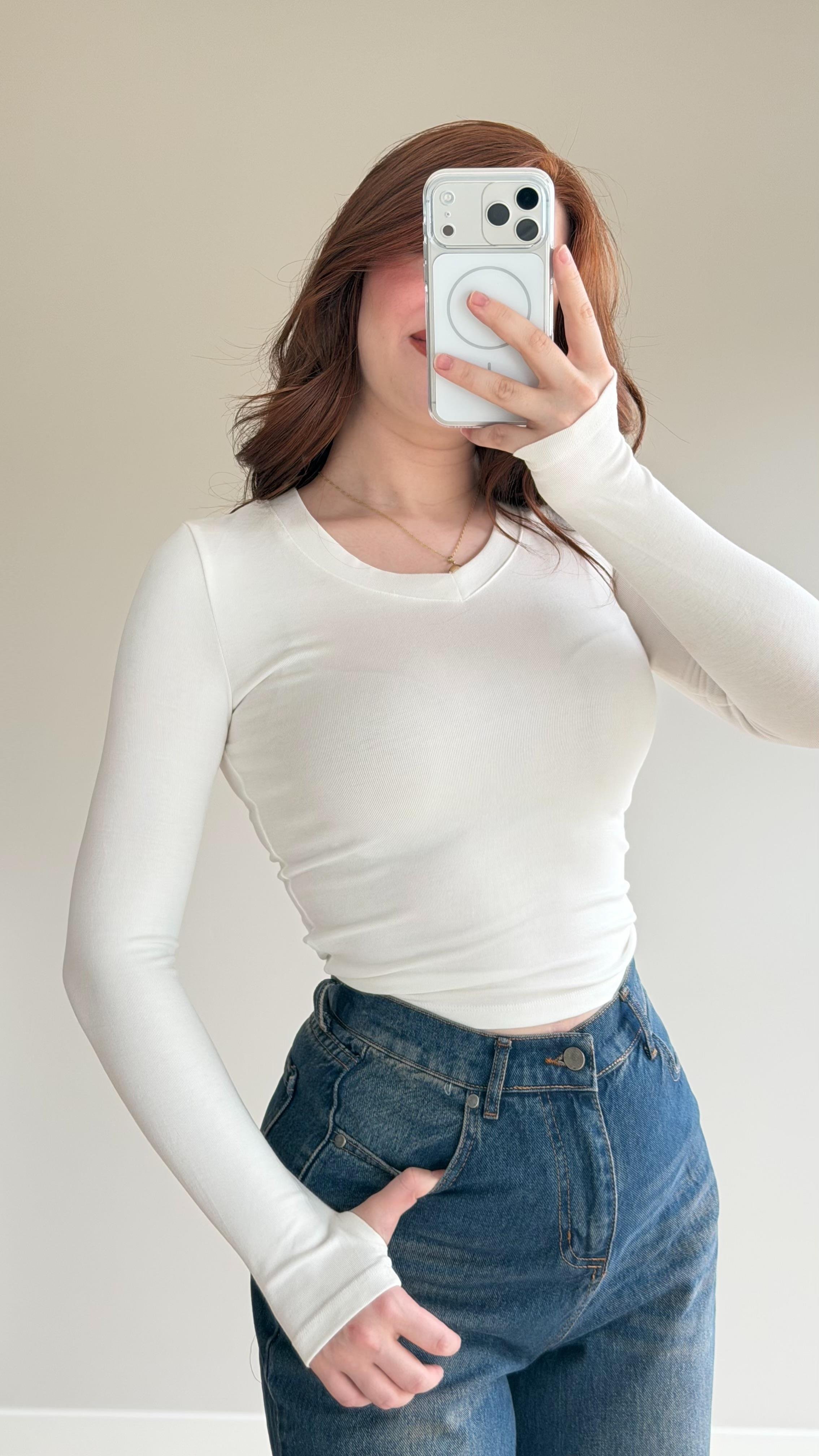V yaka Parmak Geçirmeli Uzun Kol Crop Beyaz