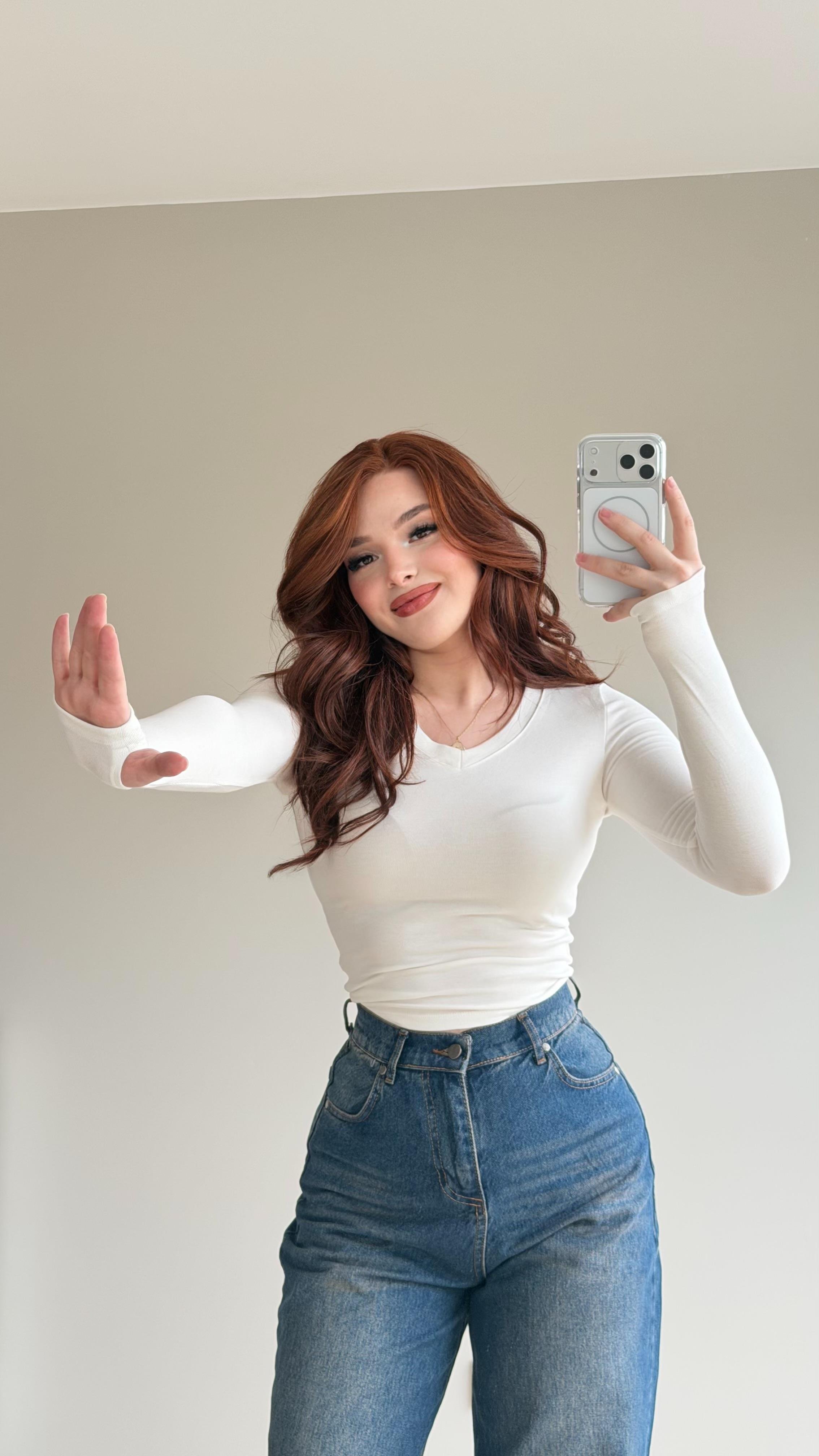 V yaka Parmak Geçirmeli Uzun Kol Crop Beyaz