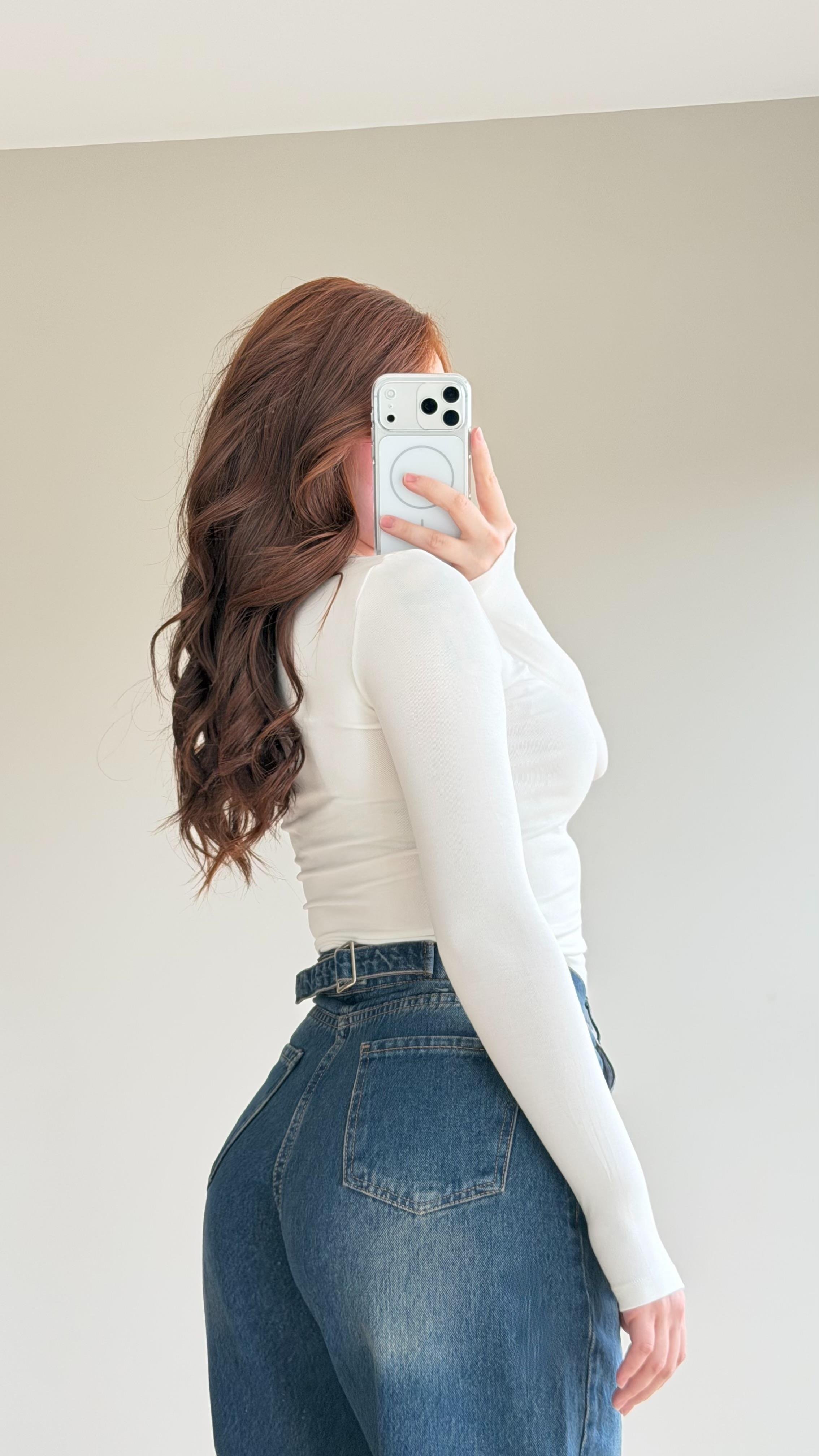 V yaka Parmak Geçirmeli Uzun Kol Crop Beyaz