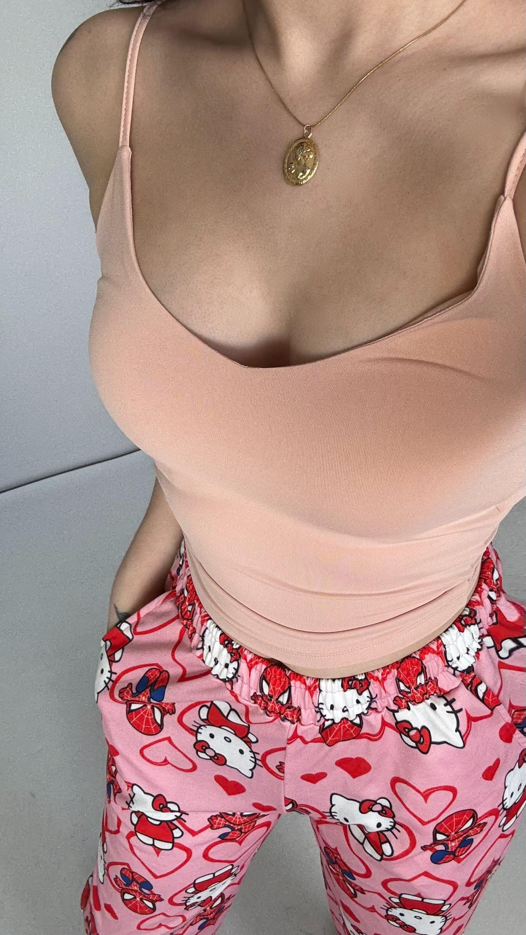 V Yaka Polyamid Crop Pudra