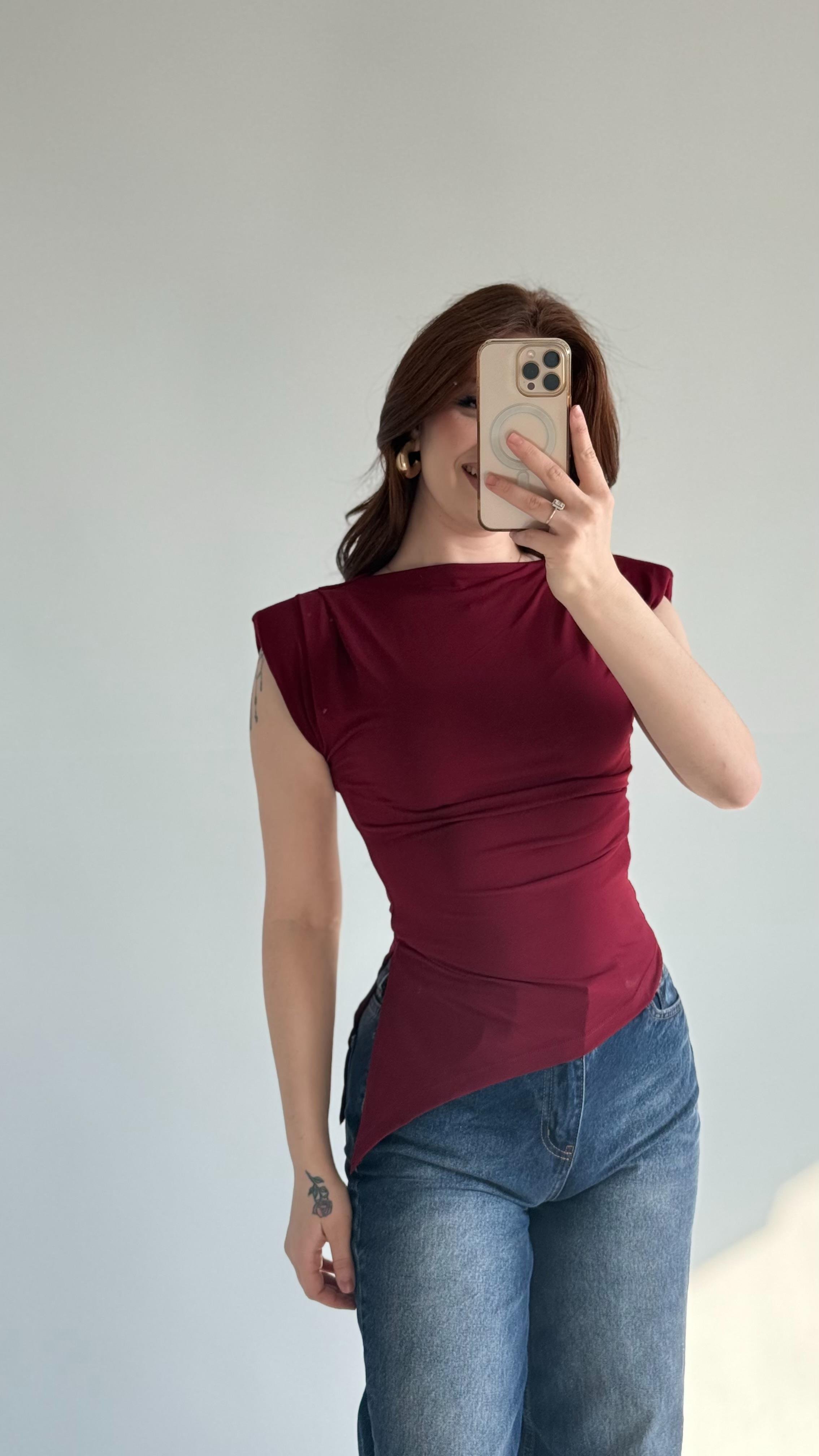 Vatkalı Asimetrik Sıfır Kol Bluz Bordo