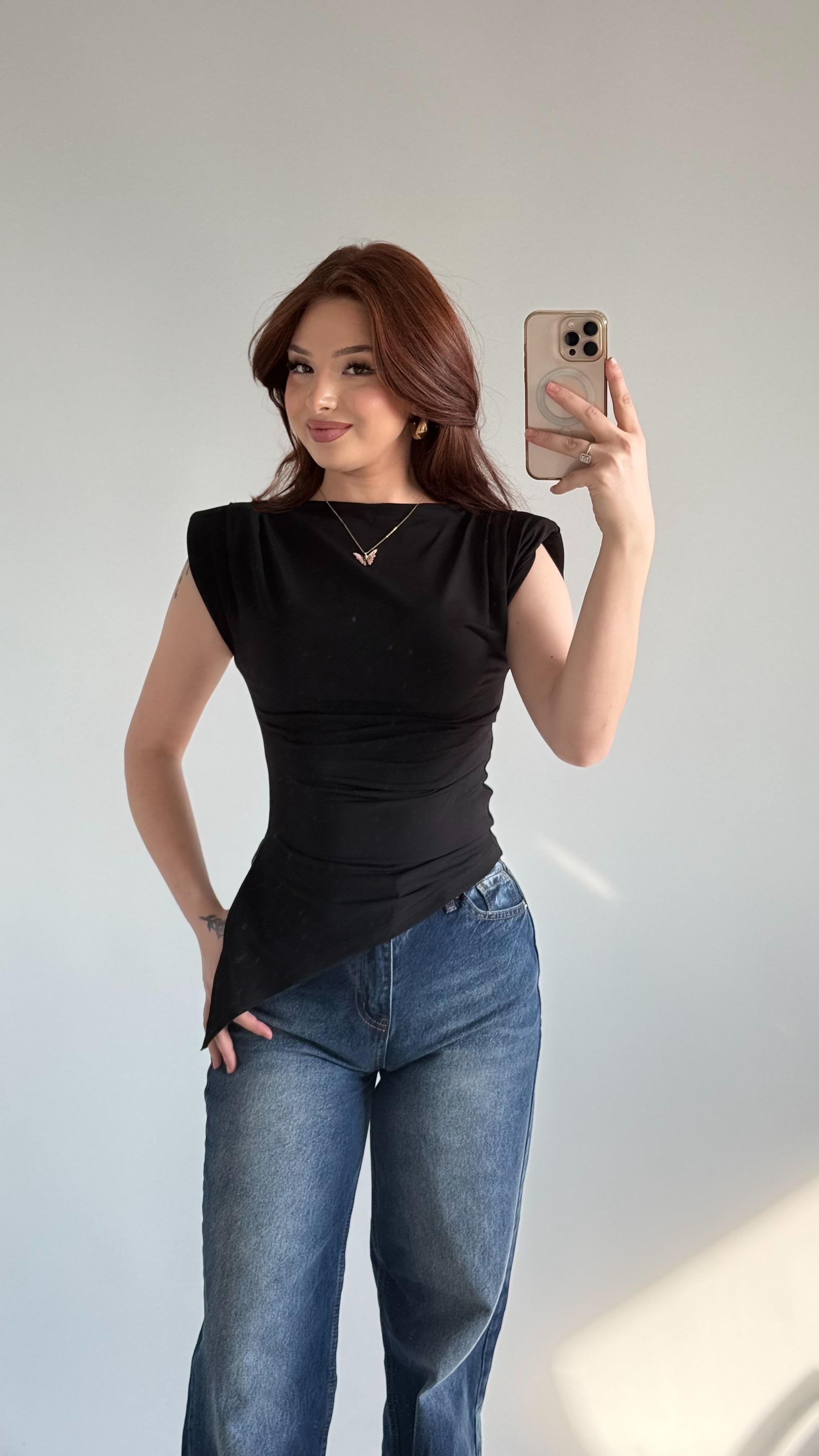 Vatkalı Asimetrik Sıfır Kol Bluz Siyah