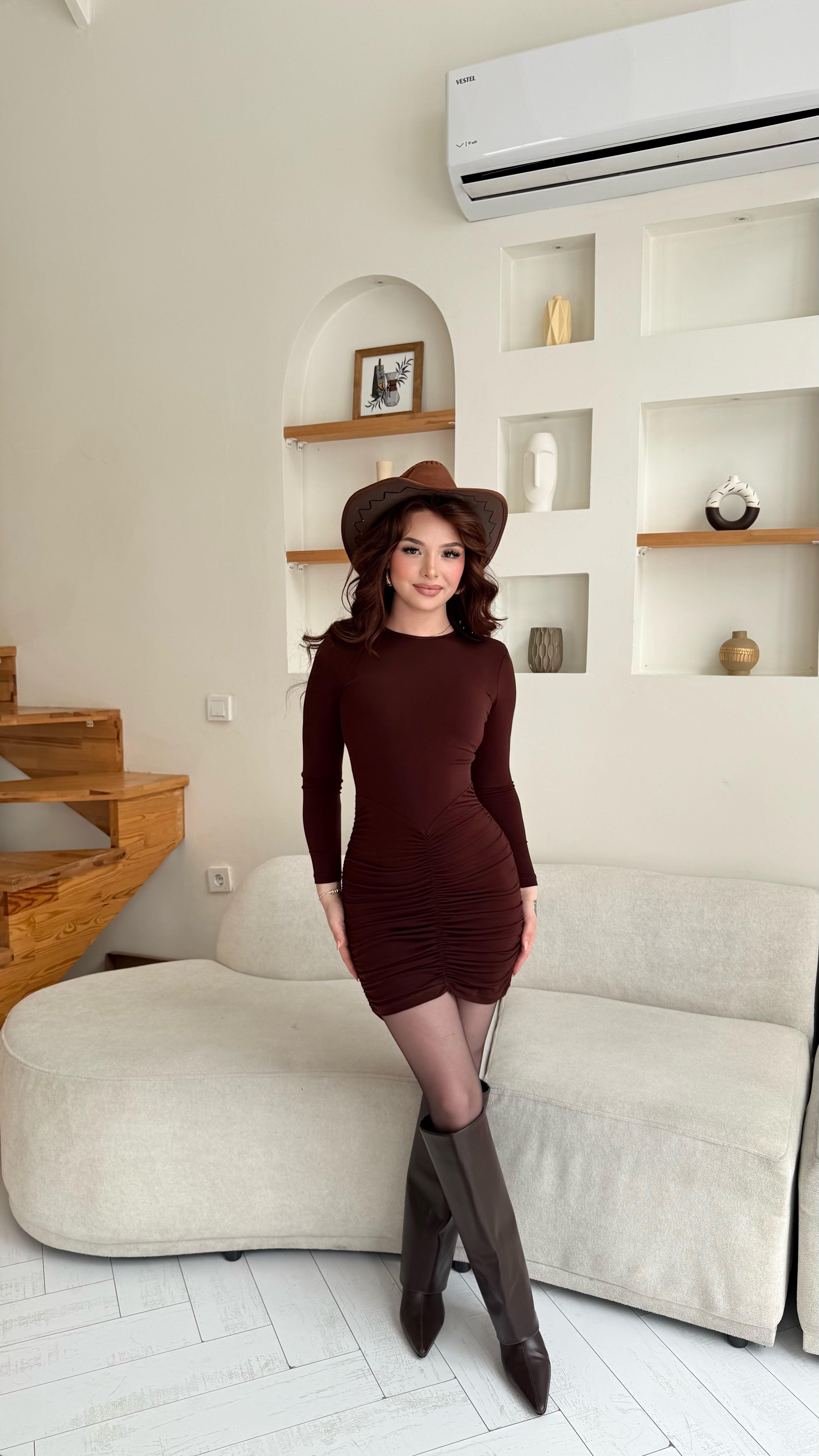 Vatkalı Etek Büzgülü Kısa Elbise Kahverengi
