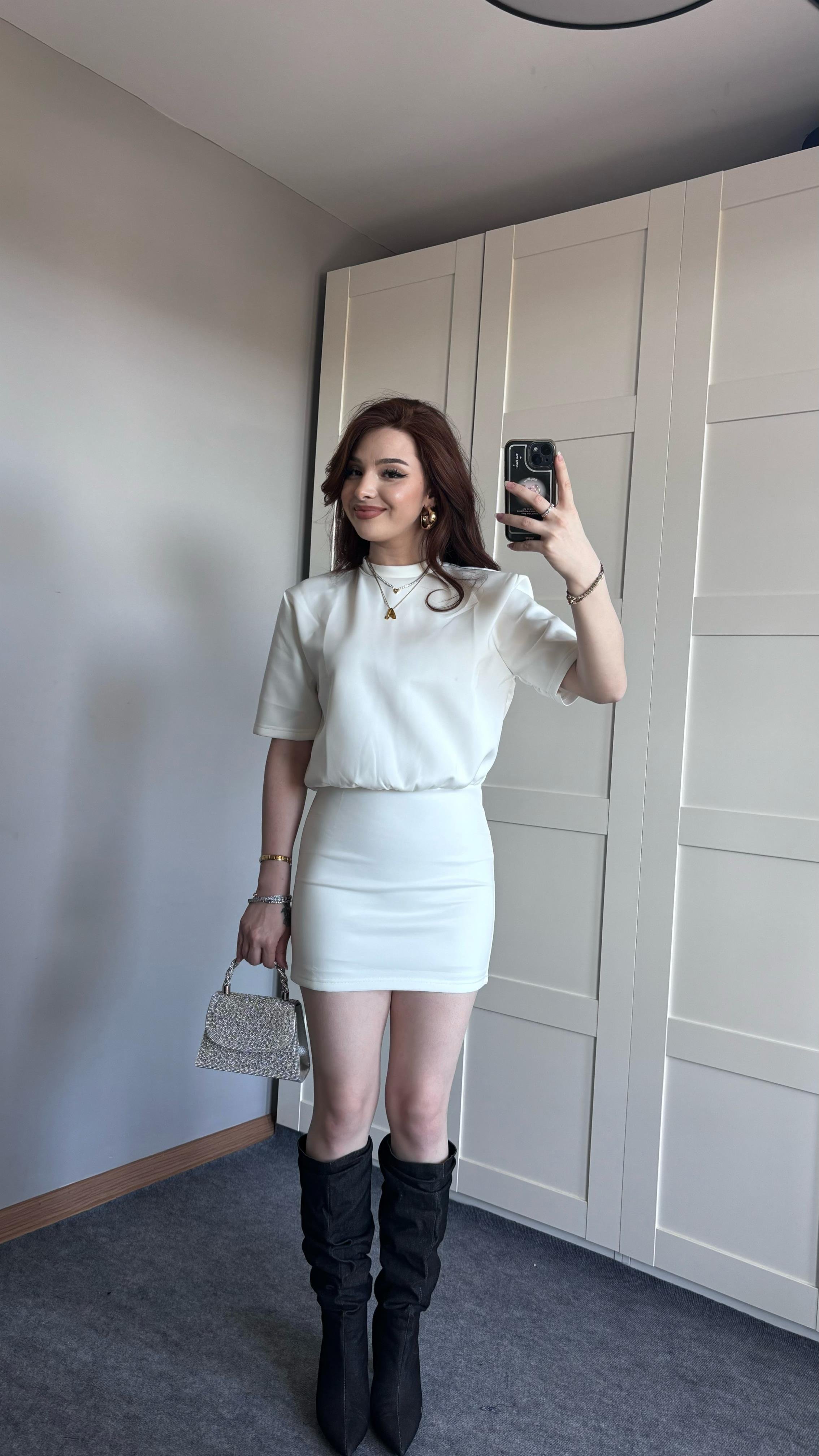 Vatkalı Mini Beyaz Elbise