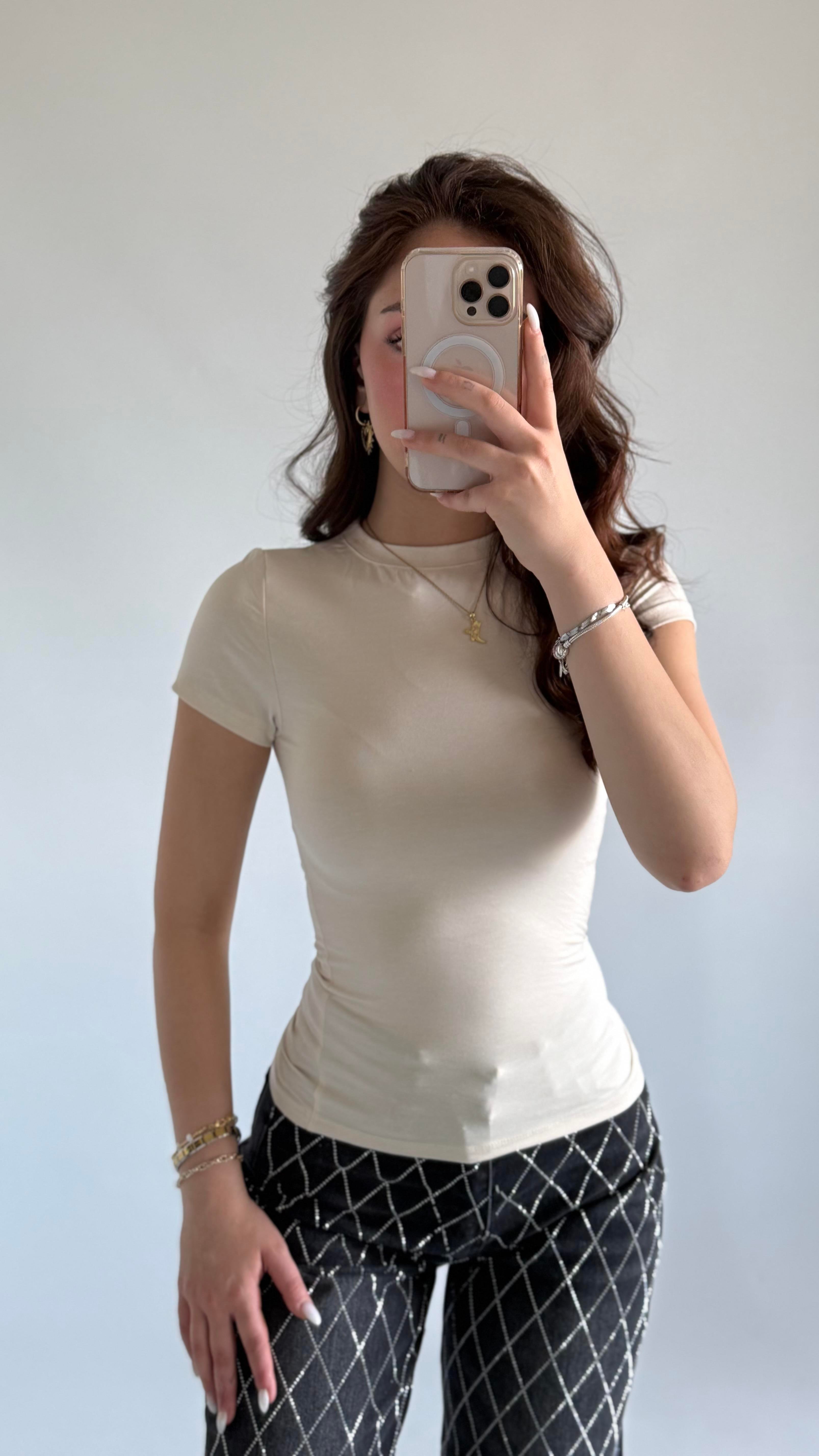 Vücuda Oturan Tişört Bej