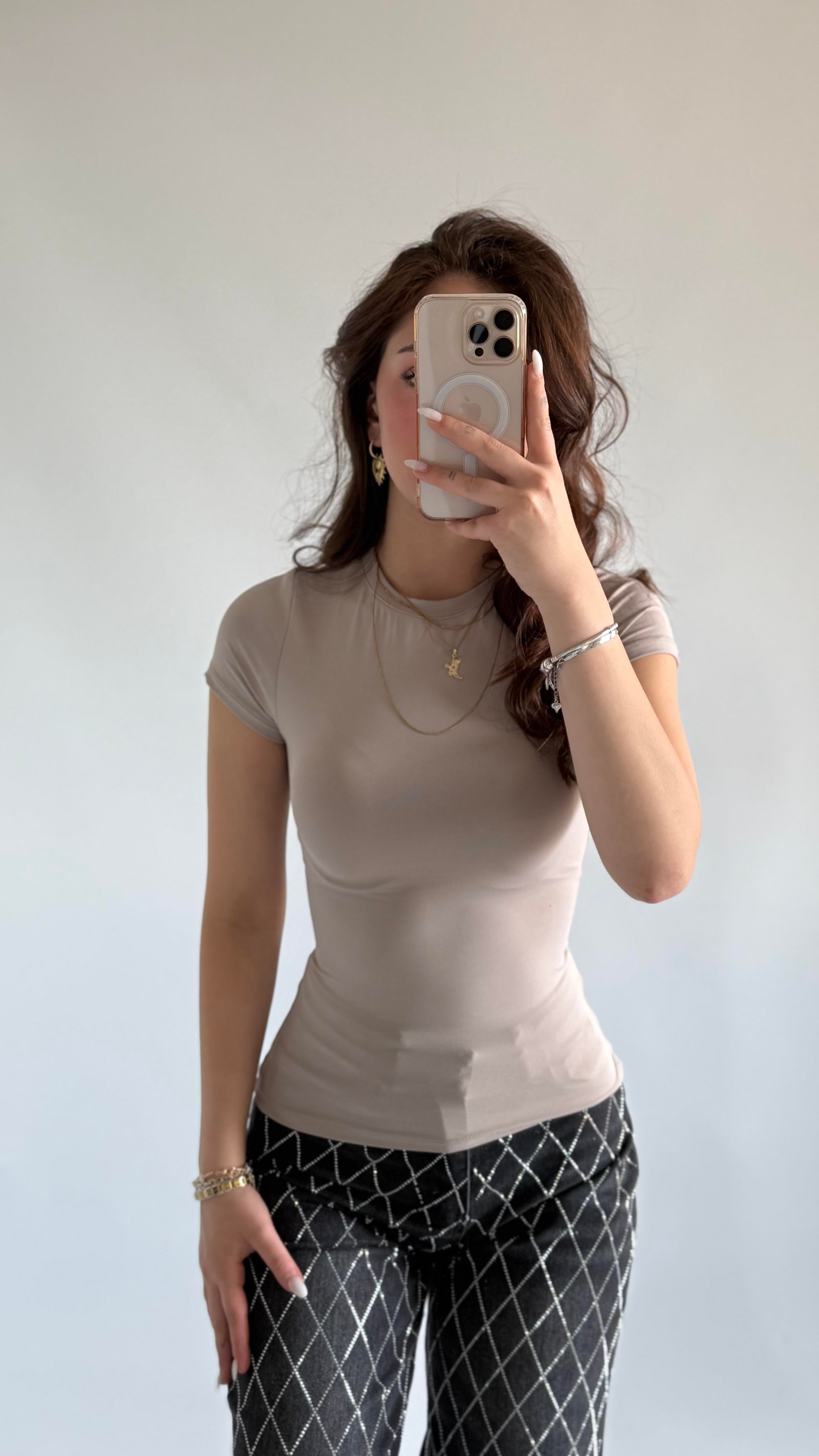 Vücuda Oturan Tişört Vizon