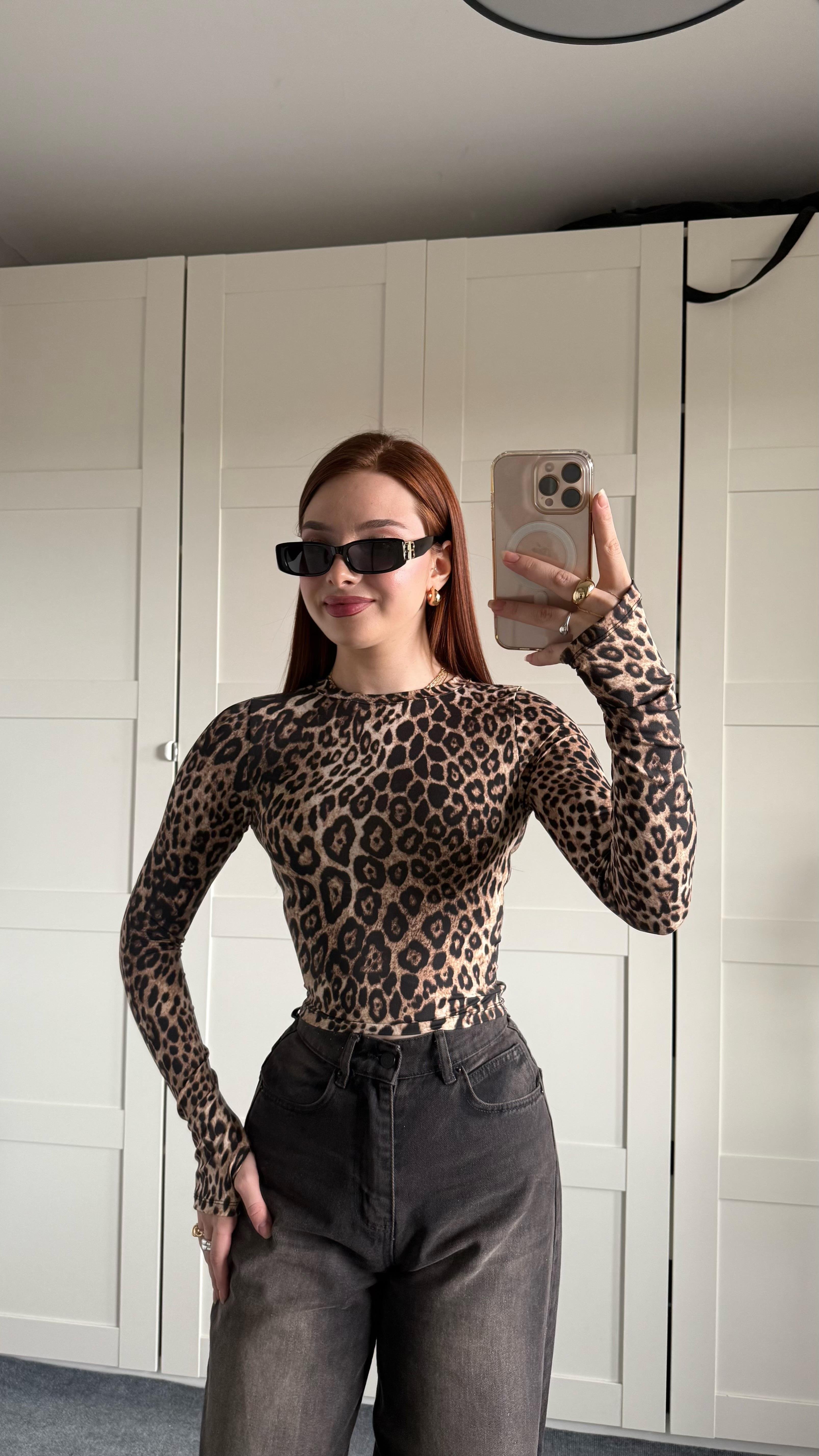 Vücudu Saran El Detaylı Bluz Leopar