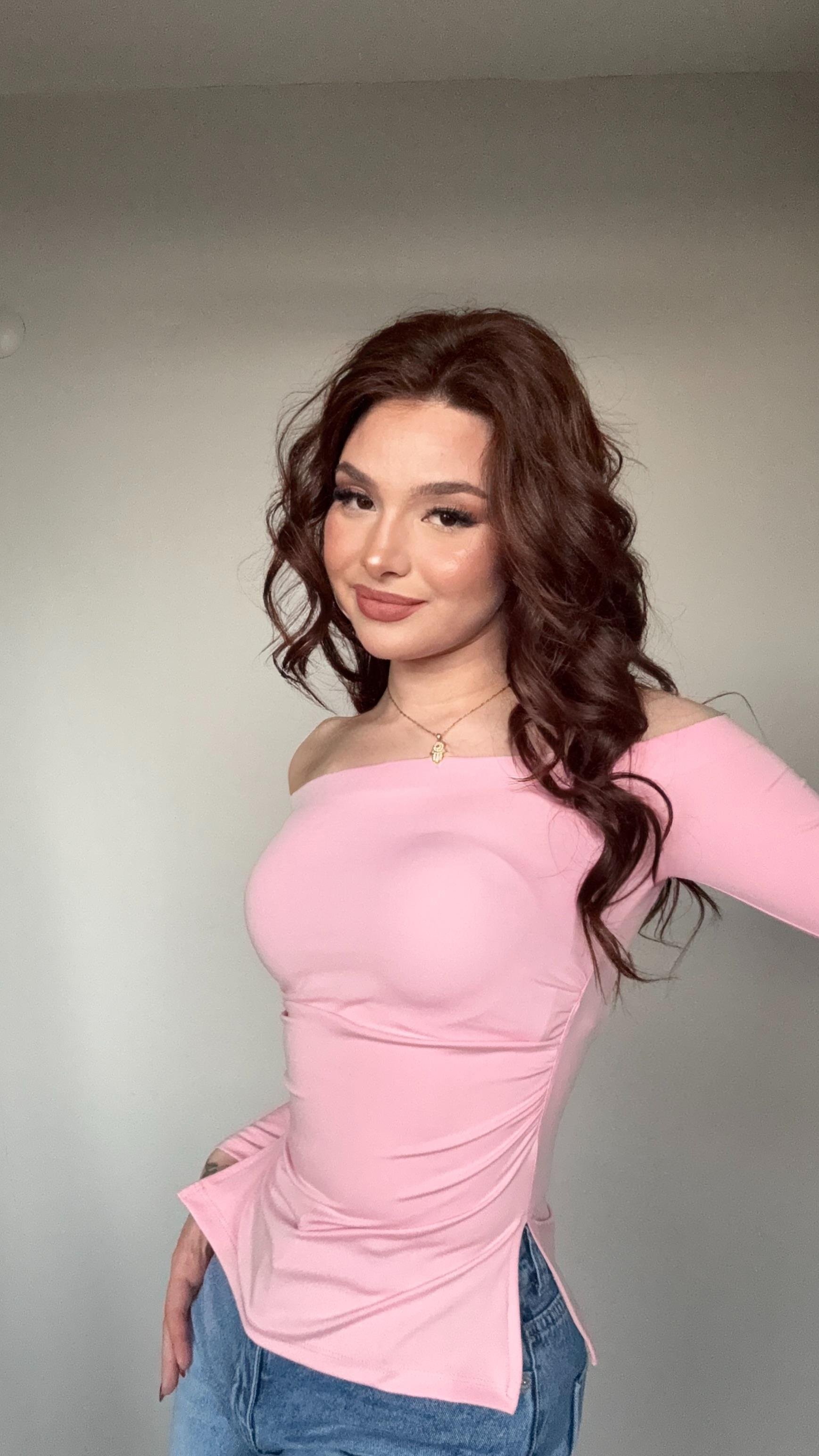 Yukarı Kalkmayan Madonna Yırtmaçlı Bluz Pembe