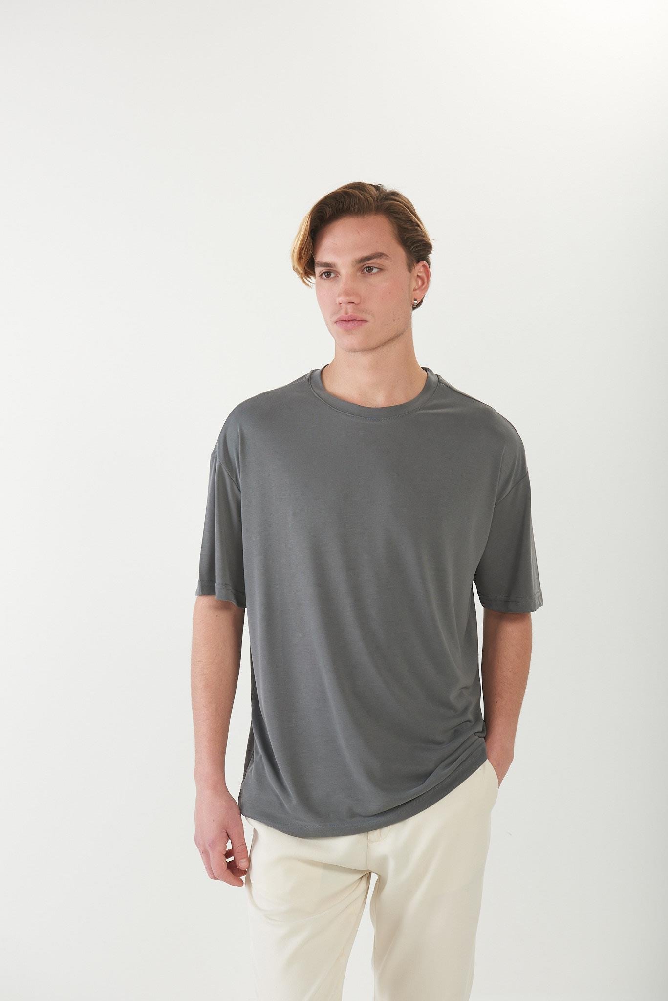 Bisiklet Yaka Düz Basic T-Shirt