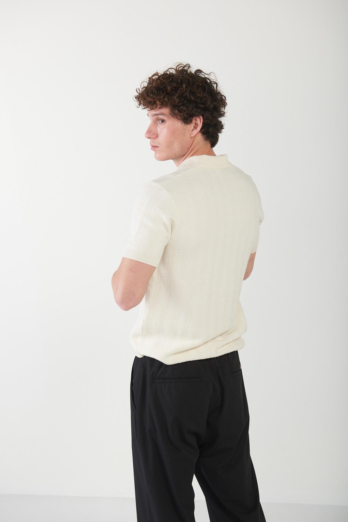 Jakarlı Triko Yakalı T-Shirt