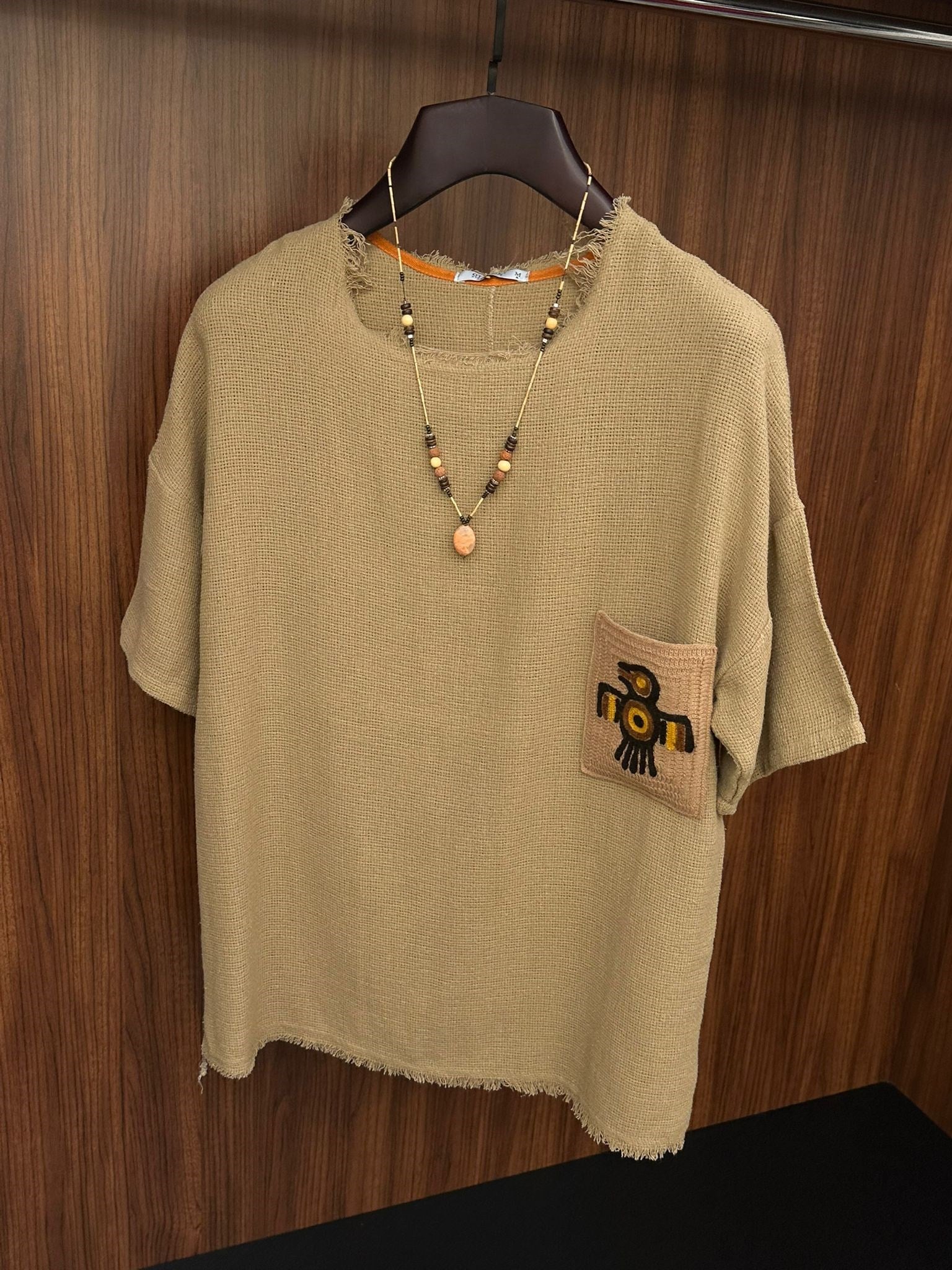 Karga Detail Buldan T-Shirt