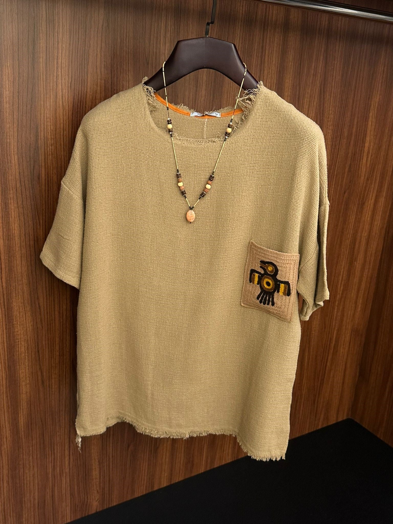 Karga Detail Buldan T-Shirt