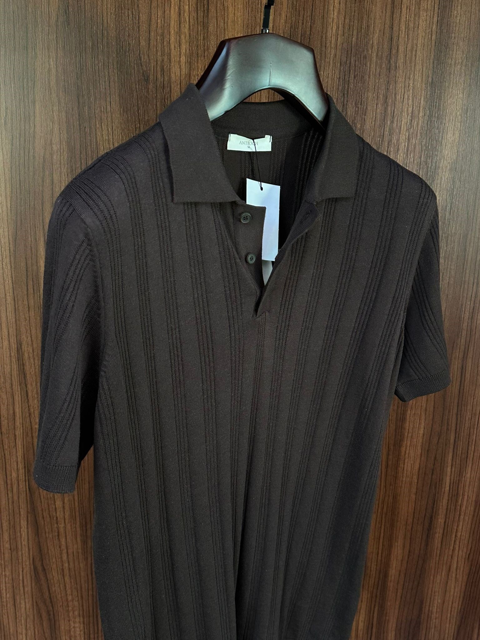 Nakış İşleme Detaylı Yakalı Triko T-Shirt