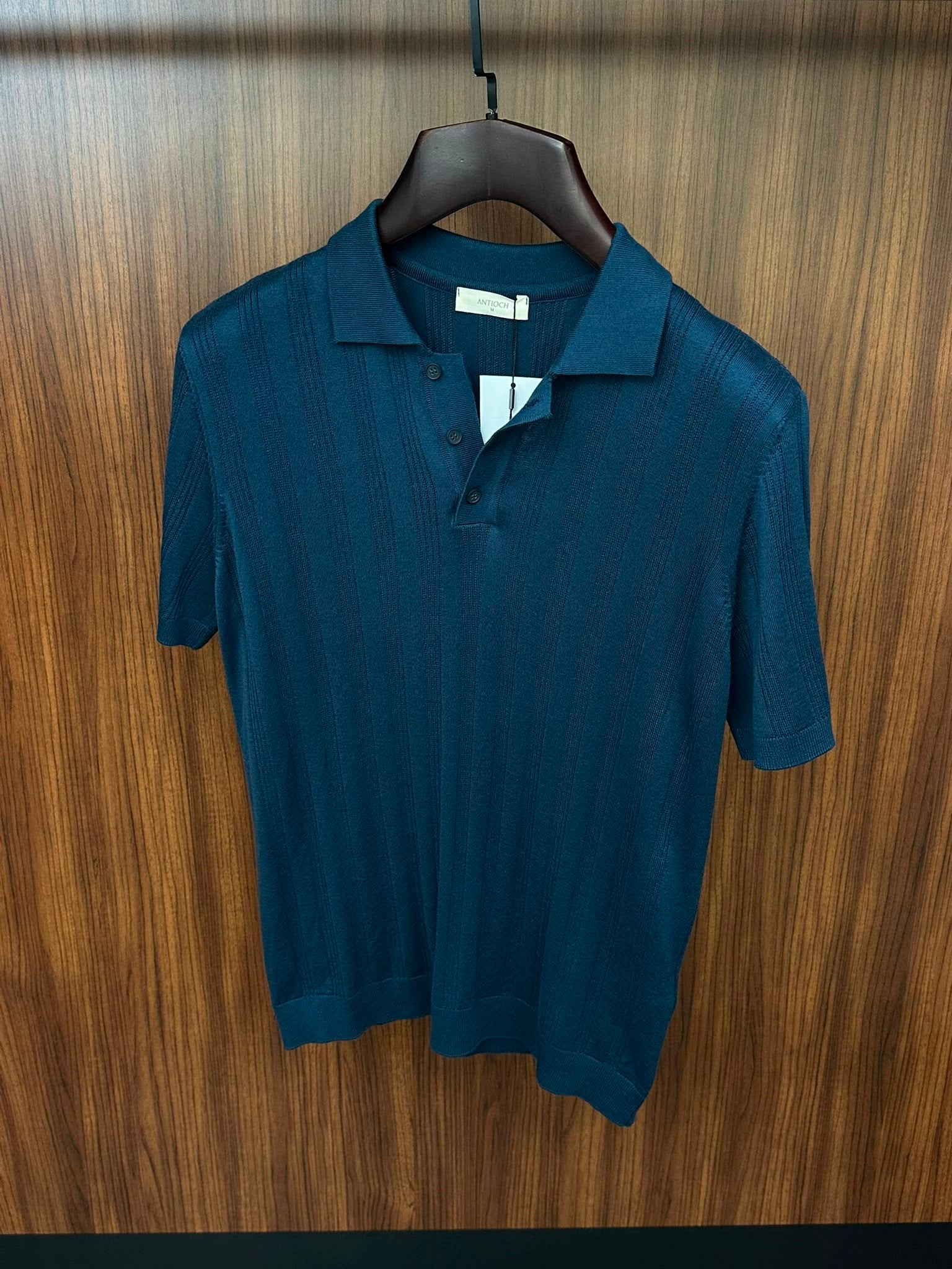 Nakış İşleme Detaylı Yakalı Triko T-Shirt